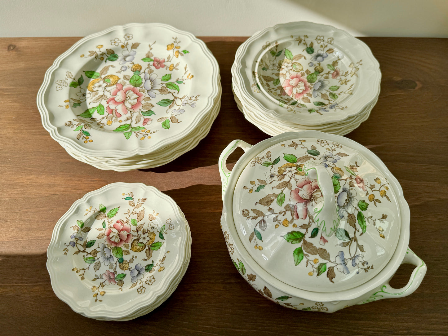 Royal Doulton 'Monmouth' Tableware Set - Scalloped Rims, 1950s