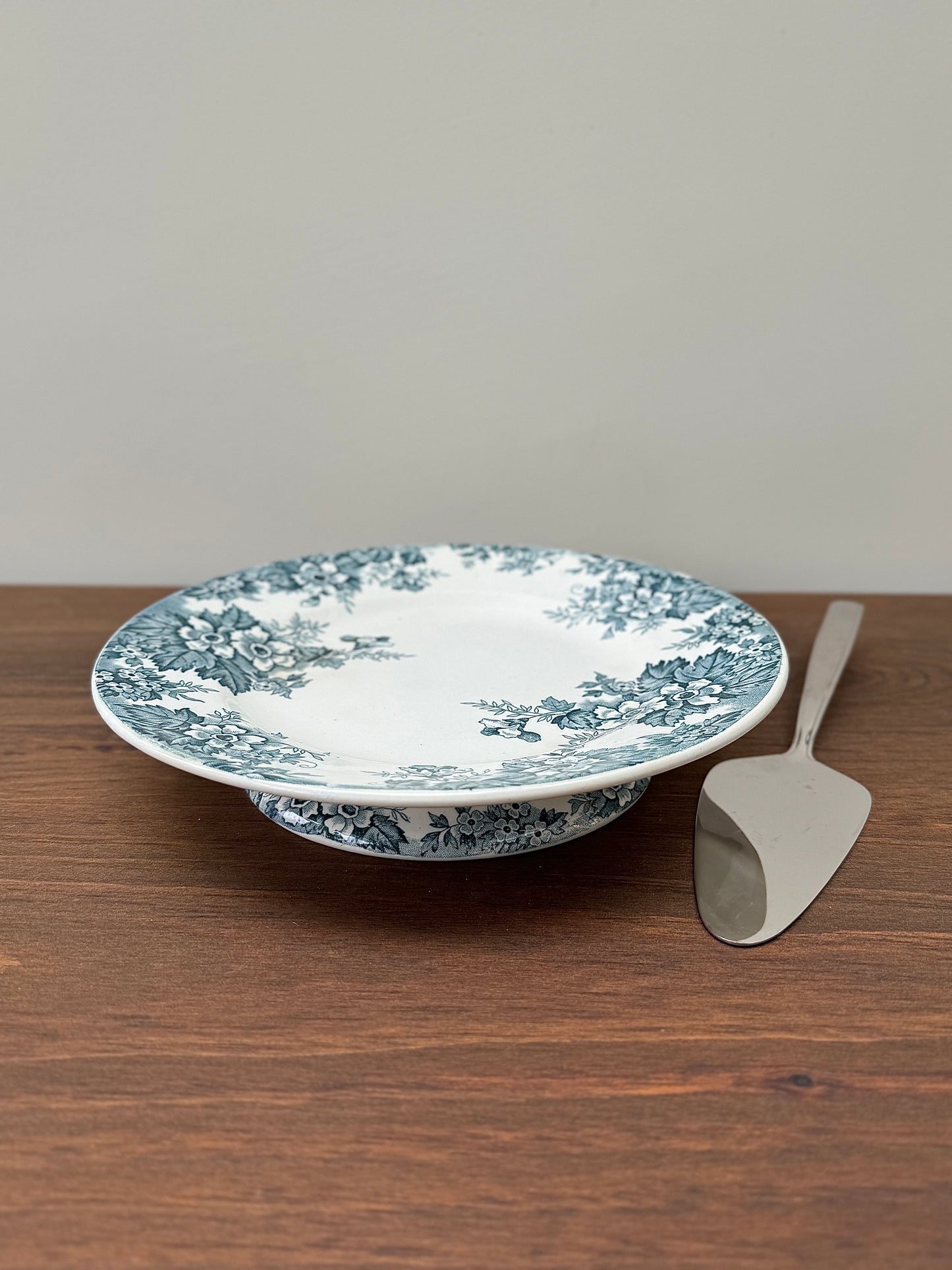 French Cake Stand by Saint Amand et Hamage Nord - Marie Louise, C.1900s