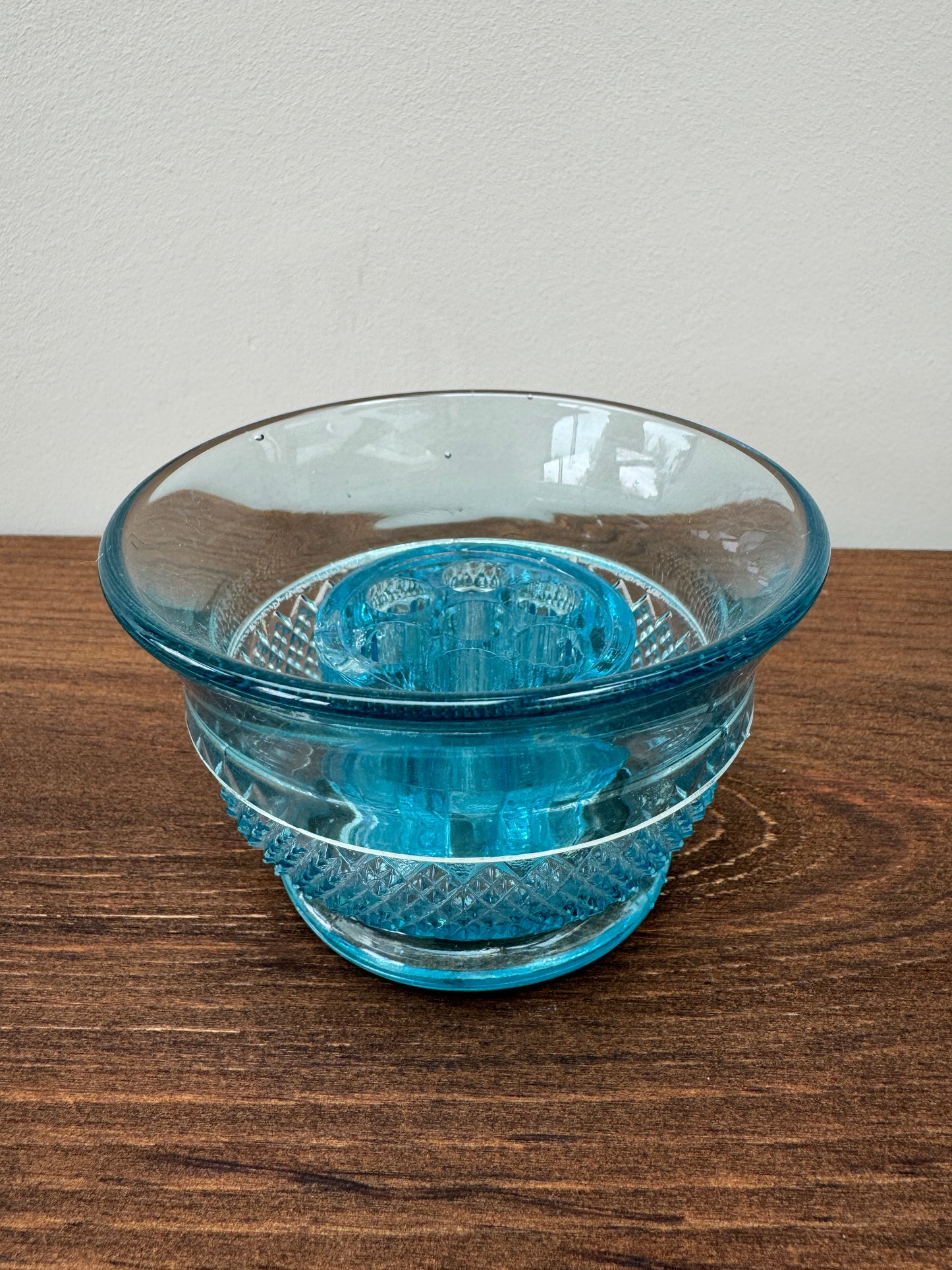 デヴィッドソン社製ヴィンテージ・プレスドガラスの花器|花留め付き(ブルー) 1906年デザイン