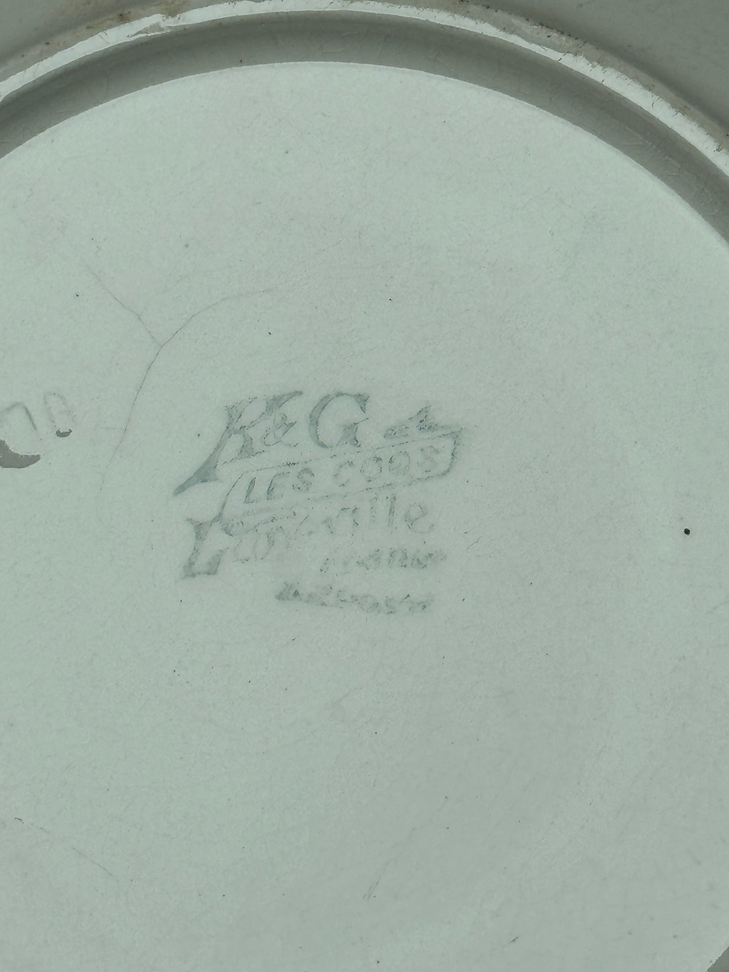 フレンチ・ヴィンテージ、KG リュネヴィル社のウォール プレート: ルースター、スカラップリム、C.1910 年代