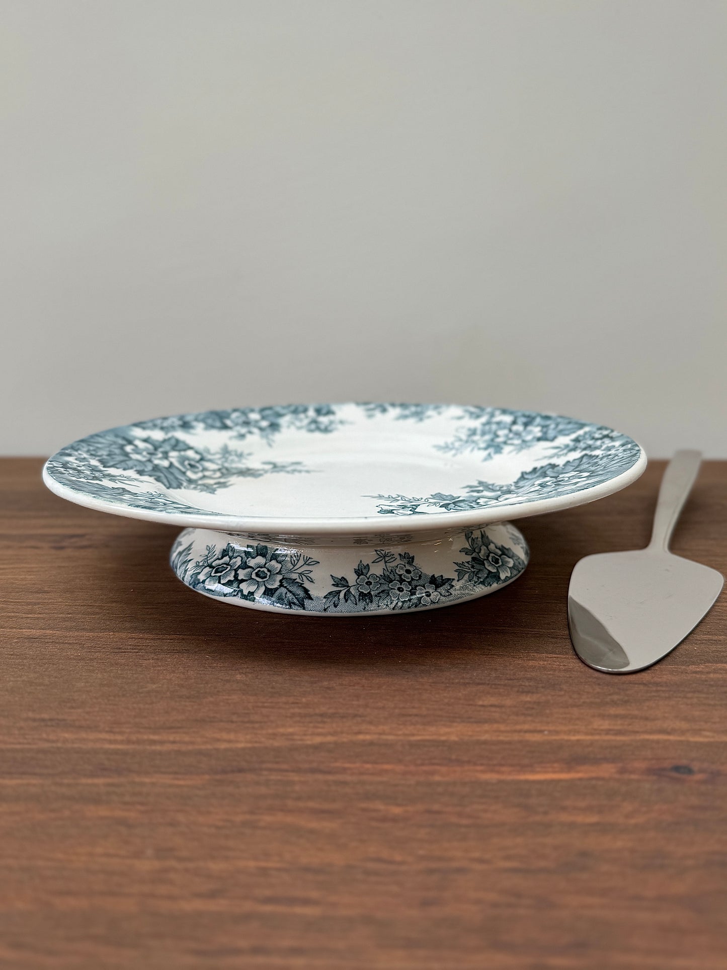 French Cake Stand by Saint Amand et Hamage Nord - Marie Louise, C.1900s