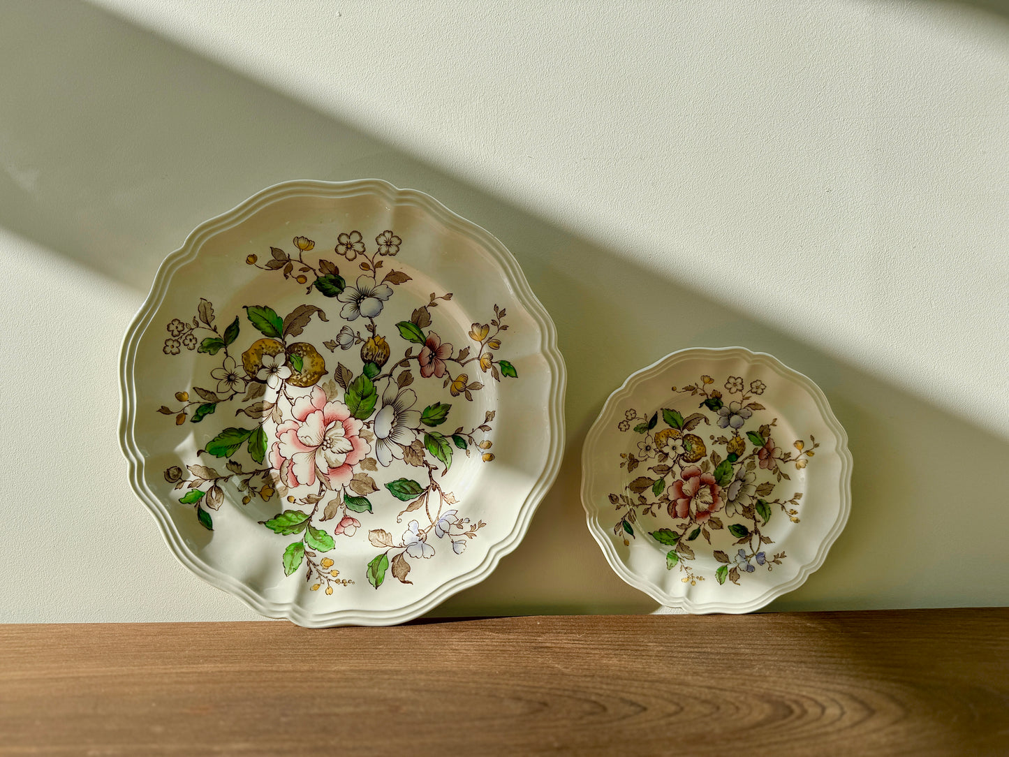 Royal Doulton 'Monmouth' Tableware Set - Scalloped Rims, 1950s