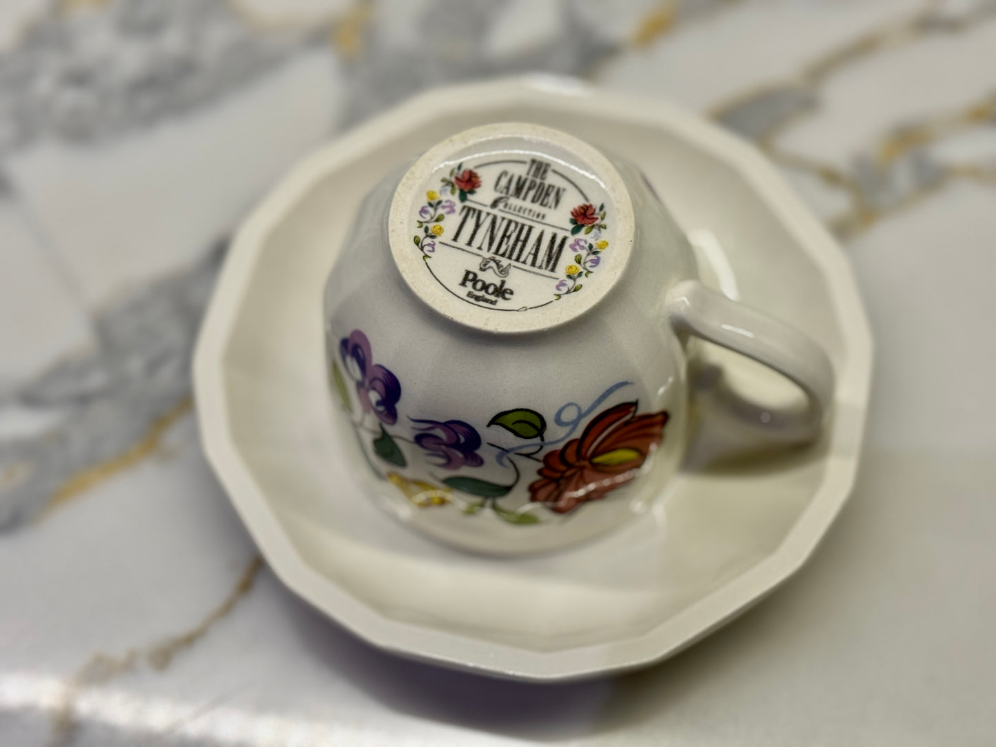 プール・ポタリーのコーヒーカップ&ソーサー 「タインハム」1989年 - 1991年、二組セット