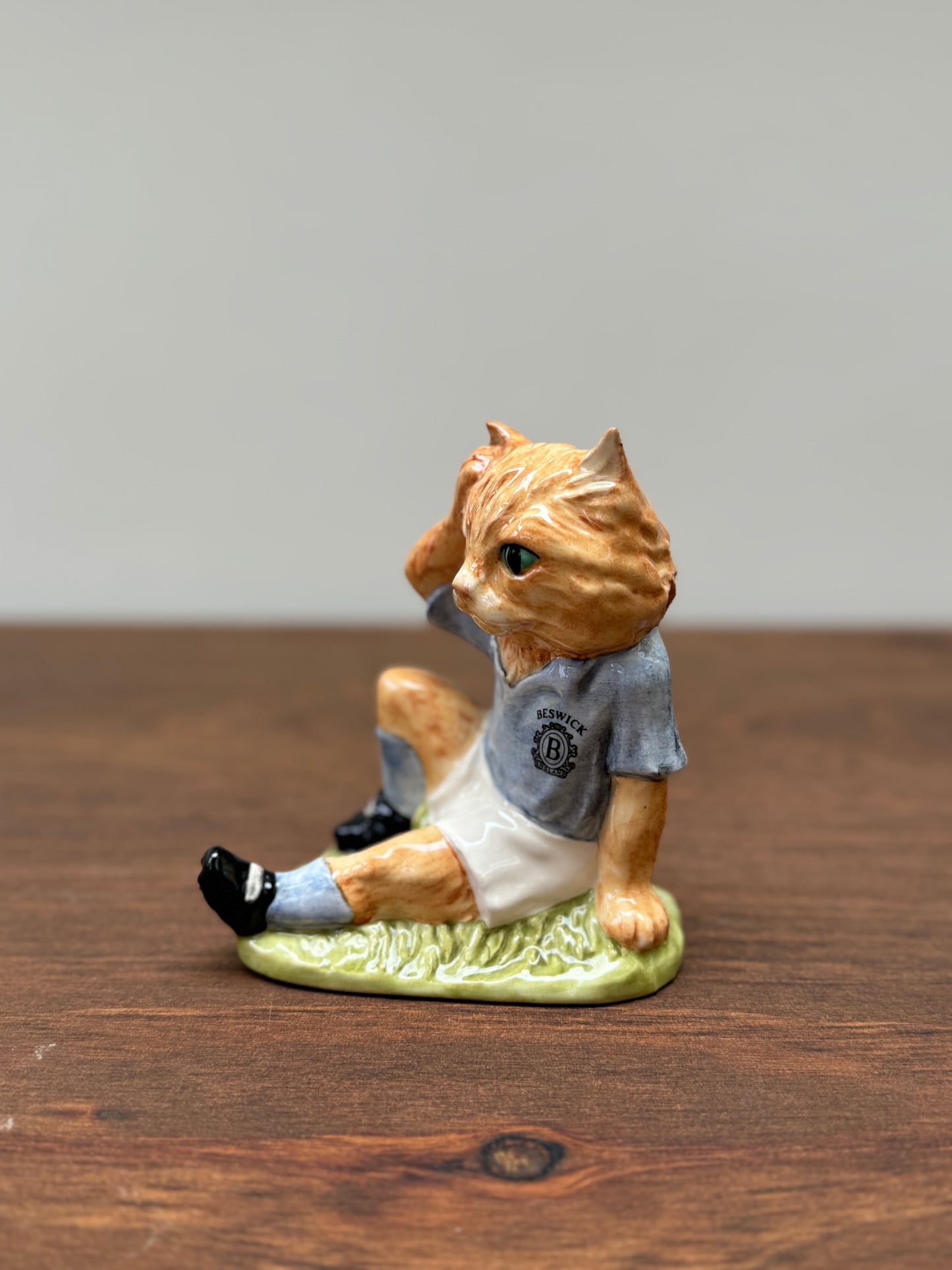 Limited Edition - Footballing Felines Collection FF2 MEE-OUCH, 1998 by Royal Doulton