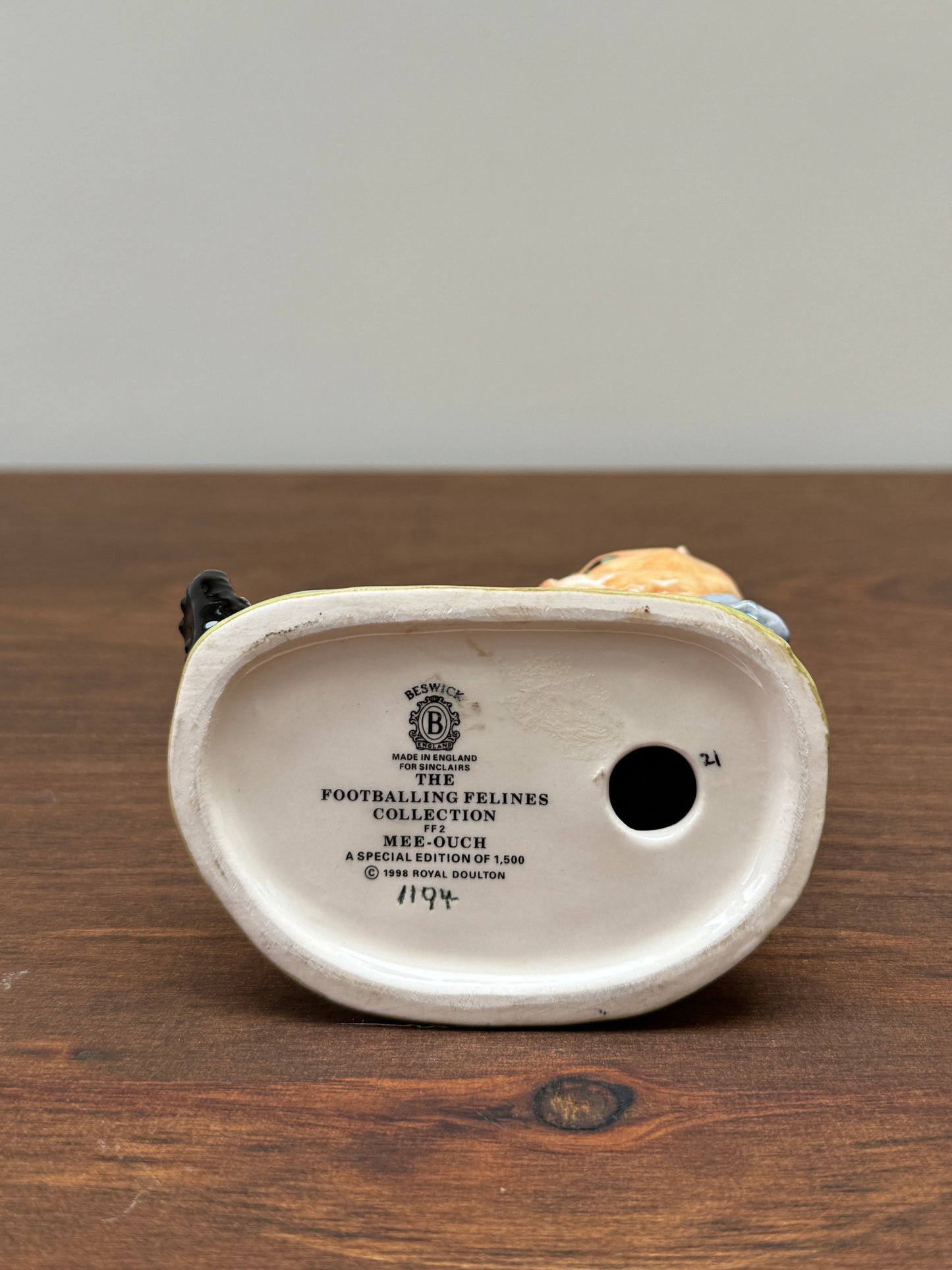 Limited Edition - Footballing Felines Collection FF2 MEE-OUCH, 1998 by Royal Doulton