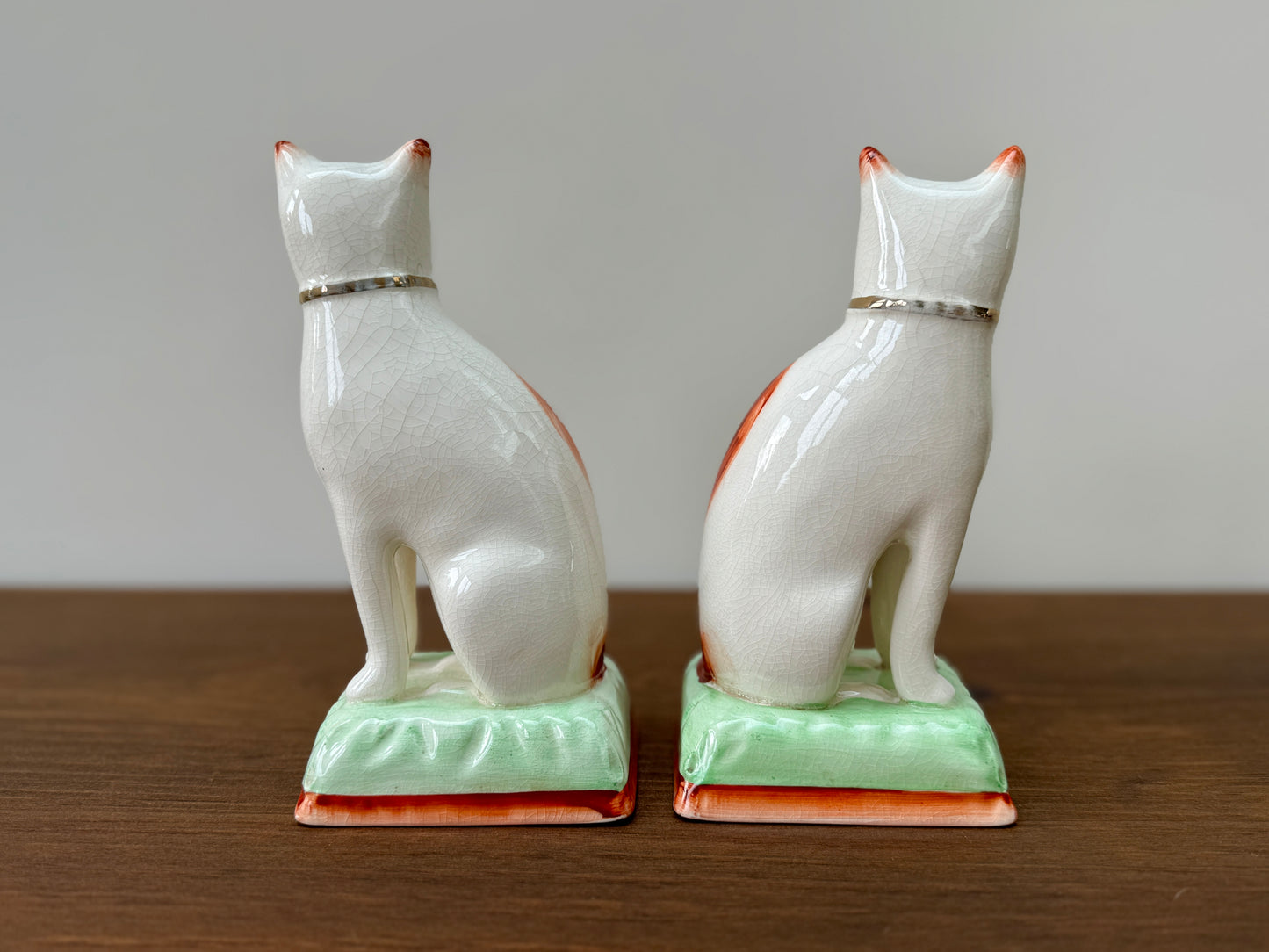 アンティーク、スタッフォードシャーキャットのペア - ビクトリア朝時代頃 (大きめ、18cm)