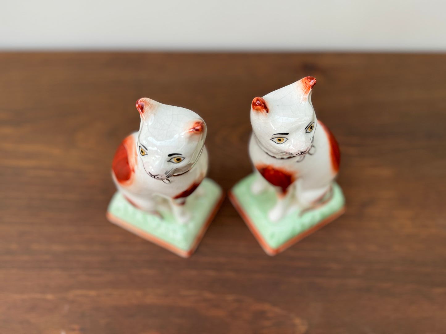 アンティーク、スタッフォードシャーキャットのペア - ビクトリア朝時代頃 (大きめ、18cm)