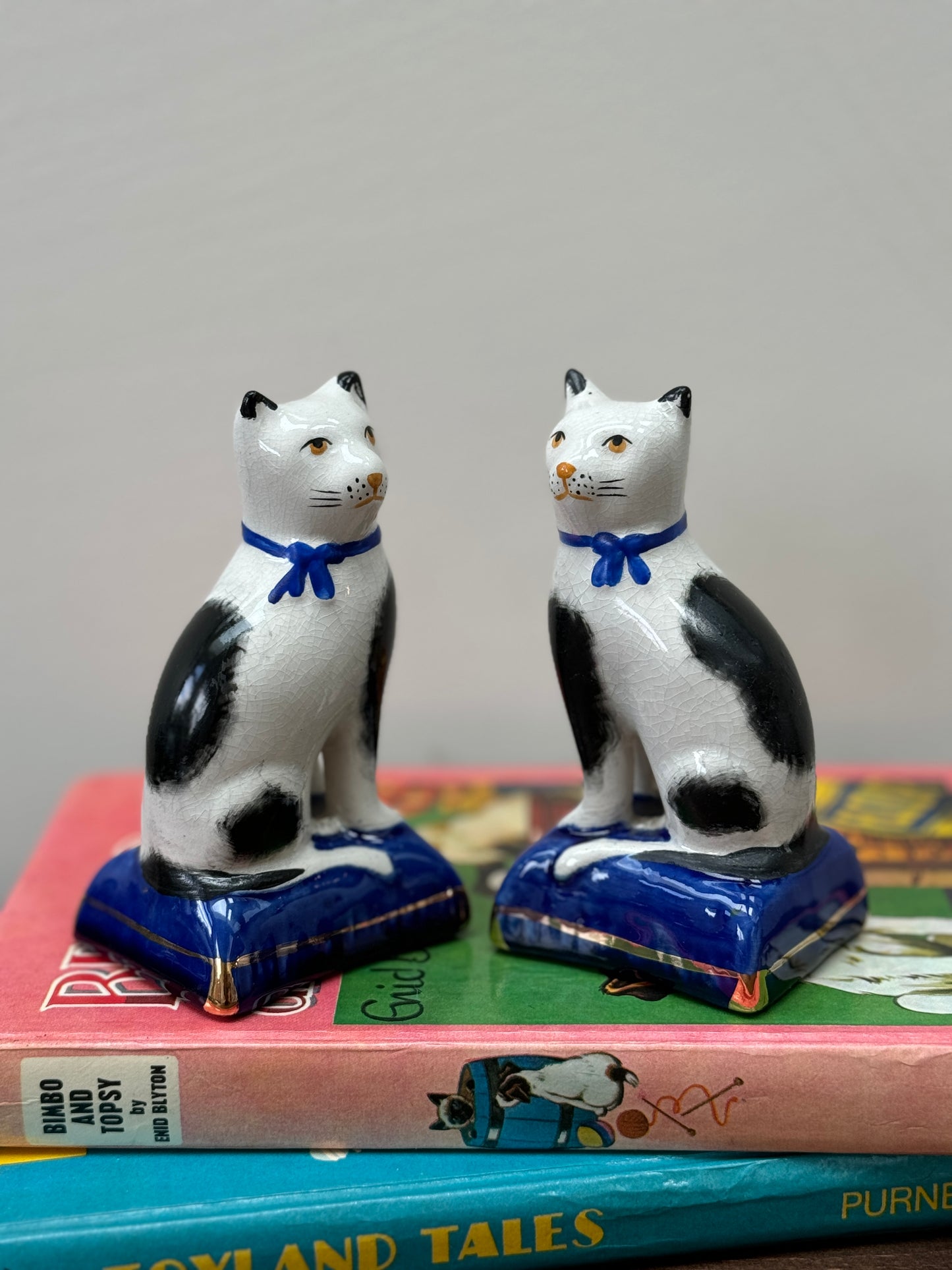 ヴィンテージのスタッフォードシャーキャットのペア(2個セット)