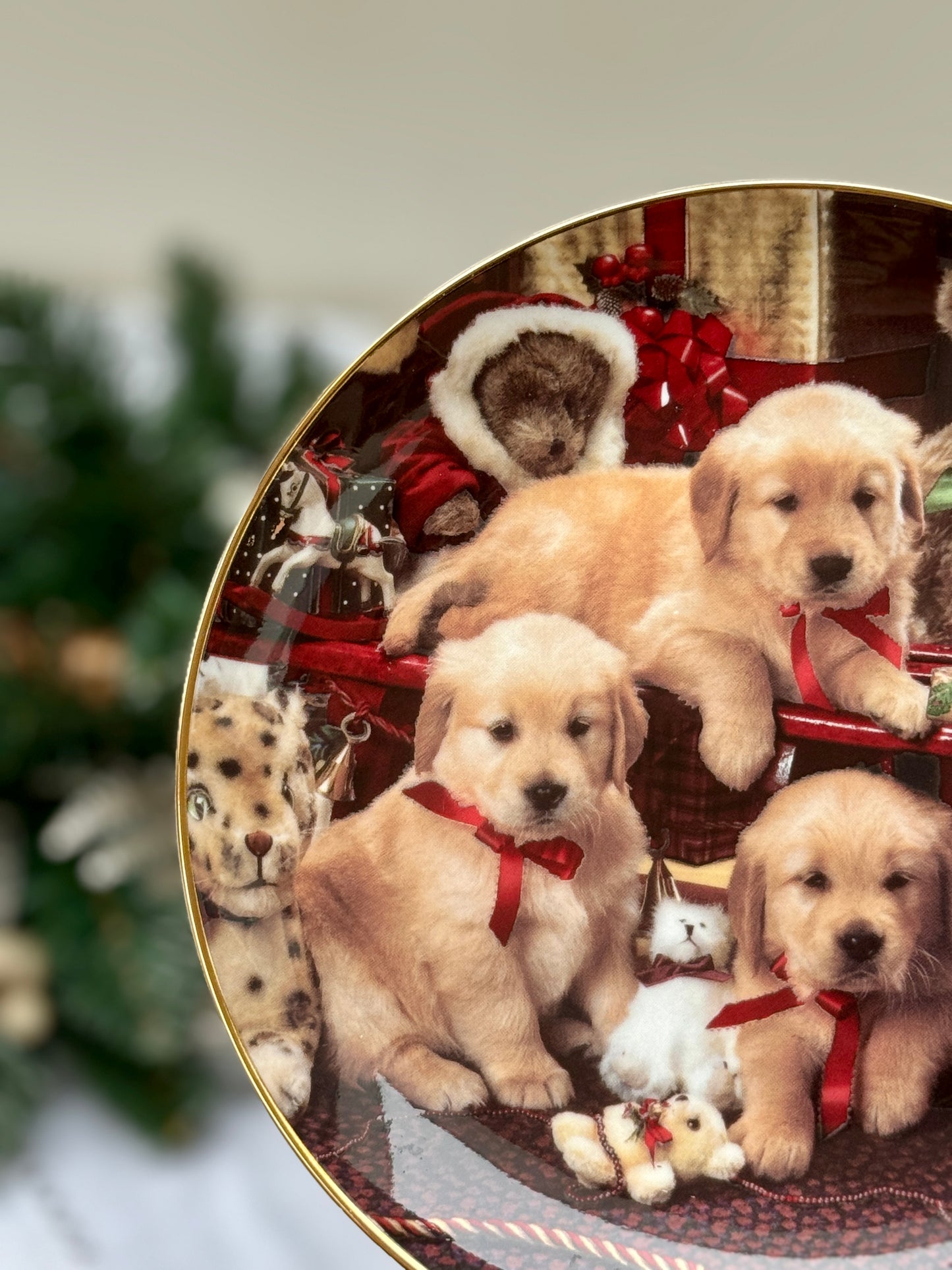 ロイヤルドルトン「クリスマス チアー」可愛い子犬の絵皿、1995年