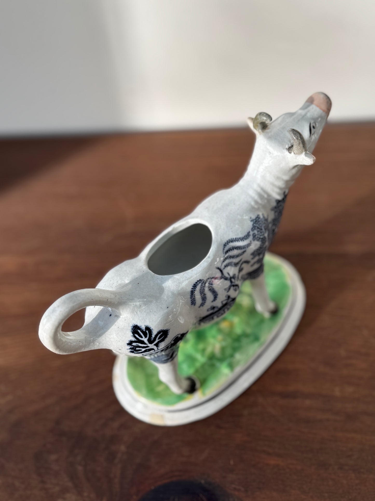 ビクトリア時代 ブルーウィロー柄 カウクリーマー(C.1850年)|ポール・スコットのアート作品と同様のデザイン