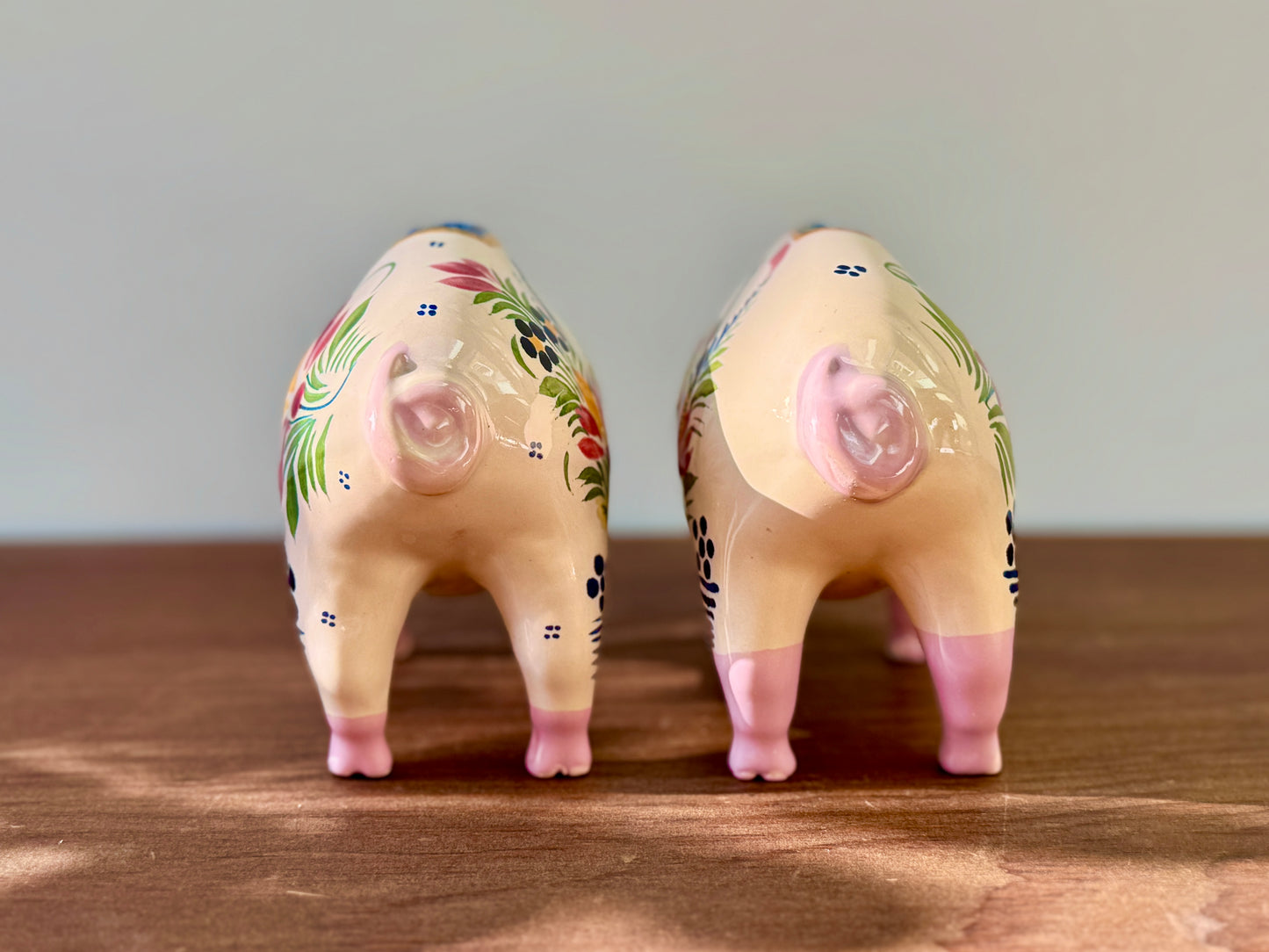フランス製ヴィンテージ、アンリオカンペール社製ブタの形をした貯金箱のペア、農夫と農婦|1922〜1968年頃