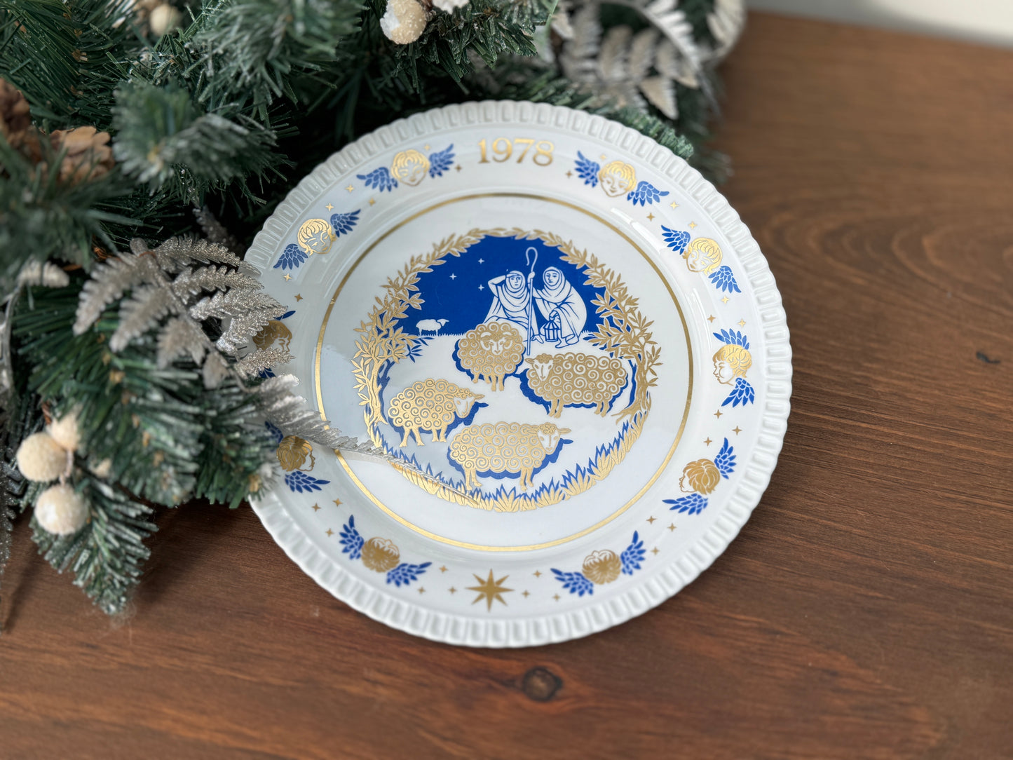 Vintage_Spode_Christmas_Plate_1978_Ninth_in_the_Series_While_Shepherds_Watch_1