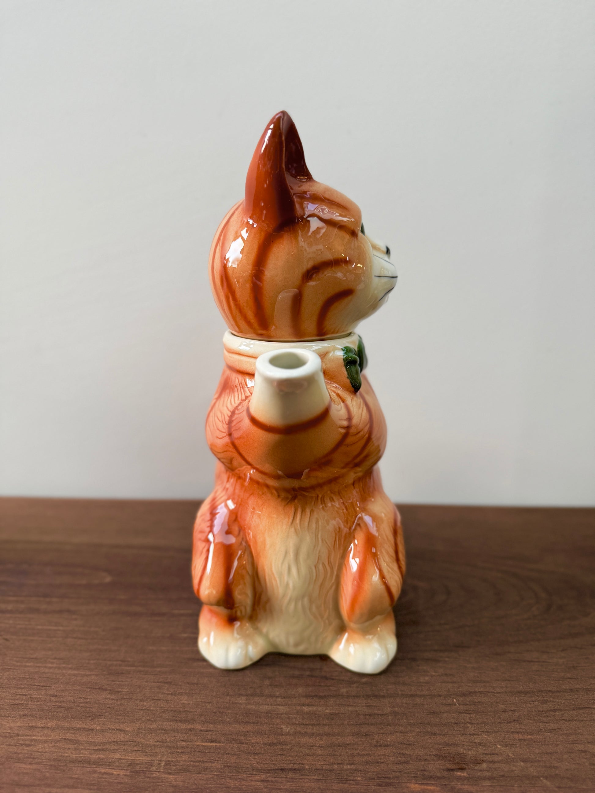 茶トラのティーポット