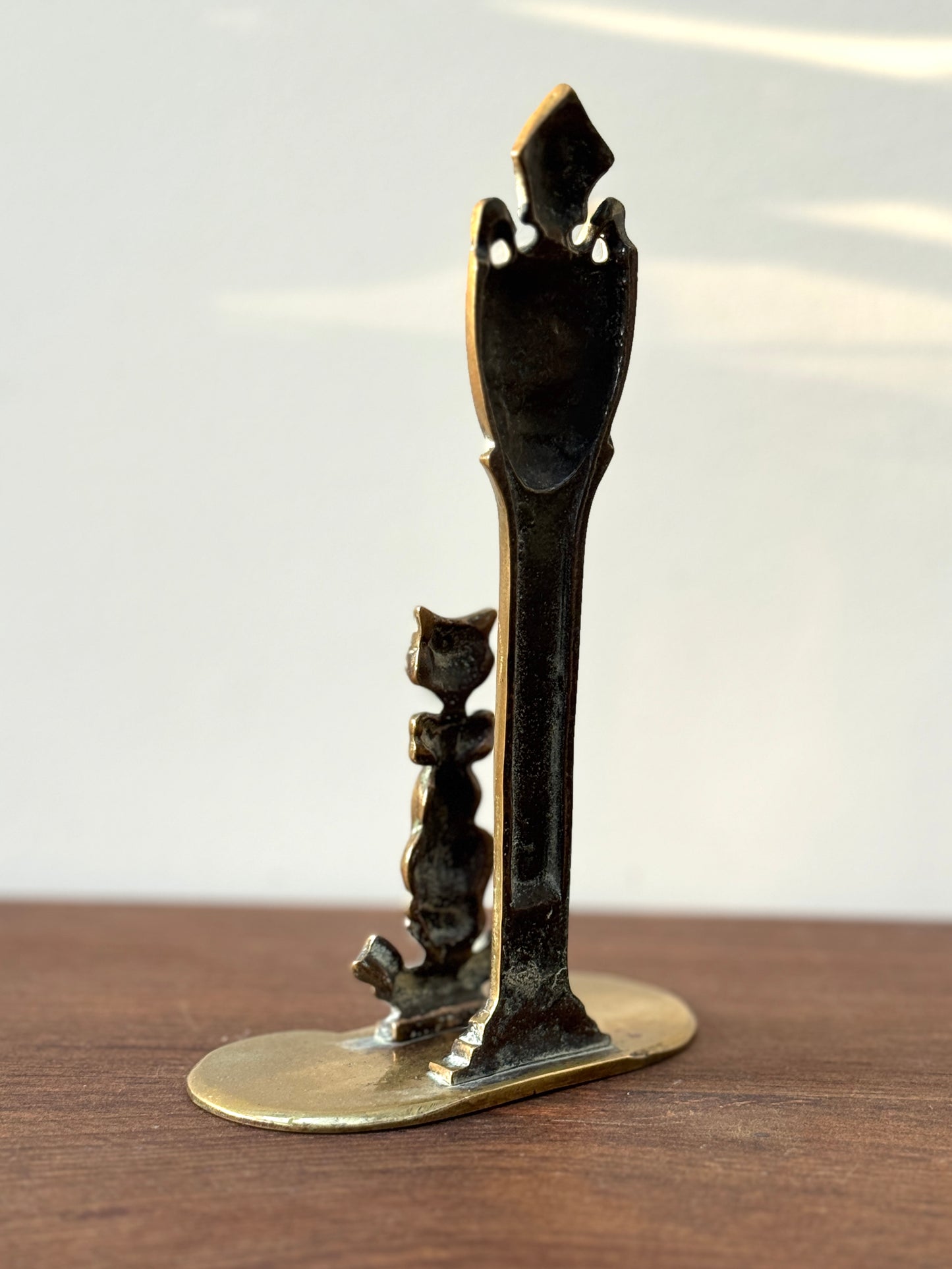 アンティーク、真鍮製レターホルダー「チェシャ猫とチェシャ州の紋章」｜エドワーディアン期