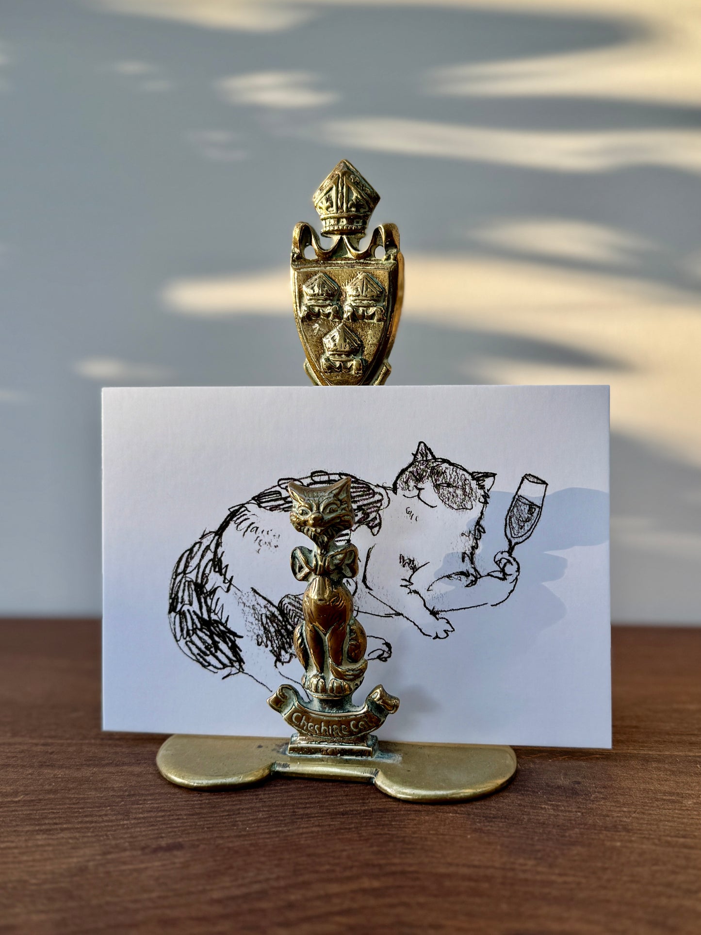 アンティーク、真鍮製レターホルダー「チェシャ猫とチェシャ州の紋章」｜エドワーディアン期