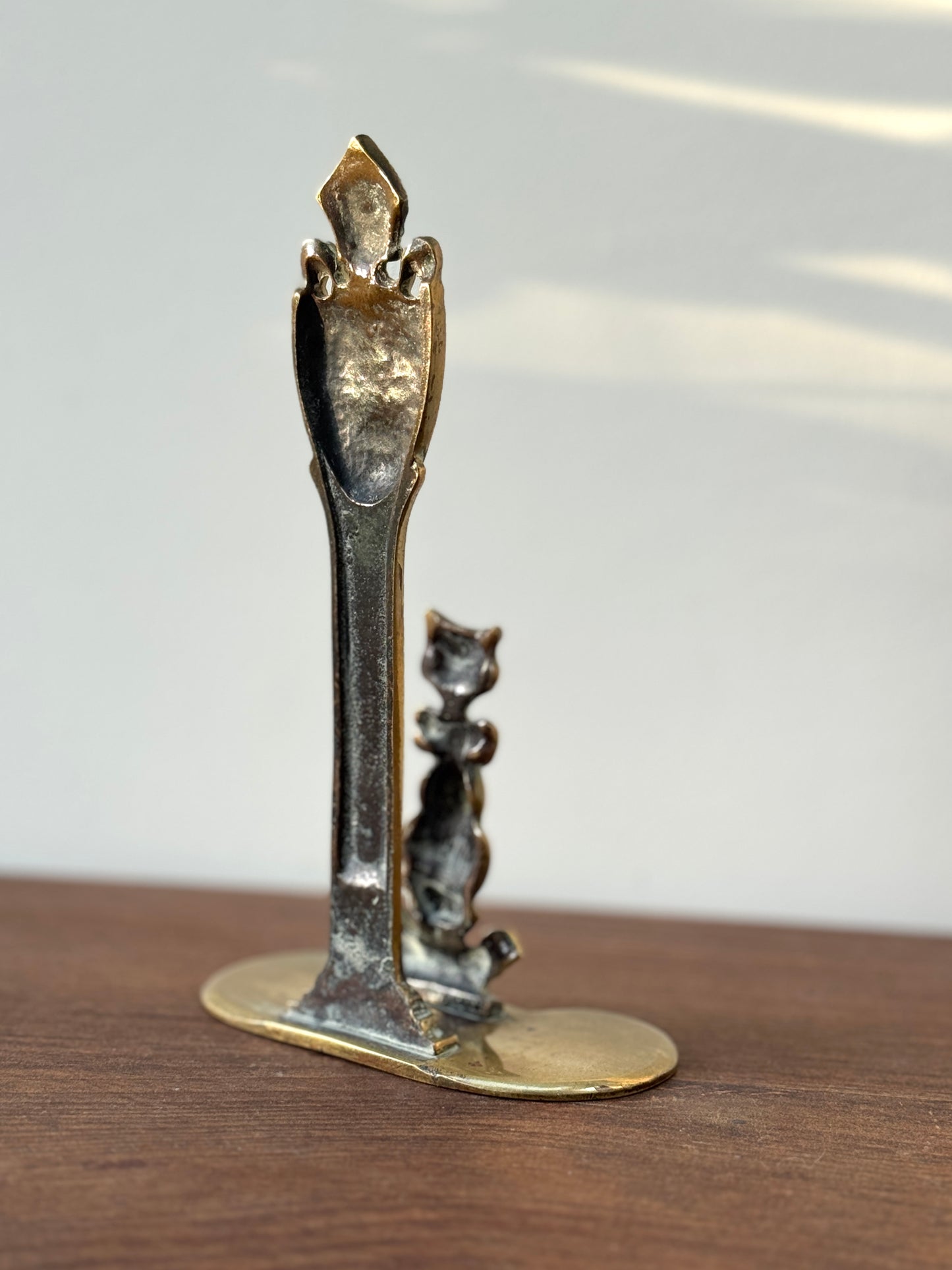 アンティーク、真鍮製レターホルダー「チェシャ猫とチェシャ州の紋章」｜エドワーディアン期
