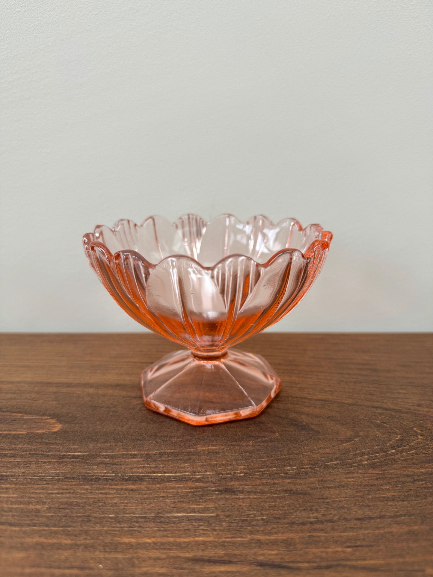 Vintage Pink Scalloped Art Deco 7-Piece Dessert Glass Bowl Set