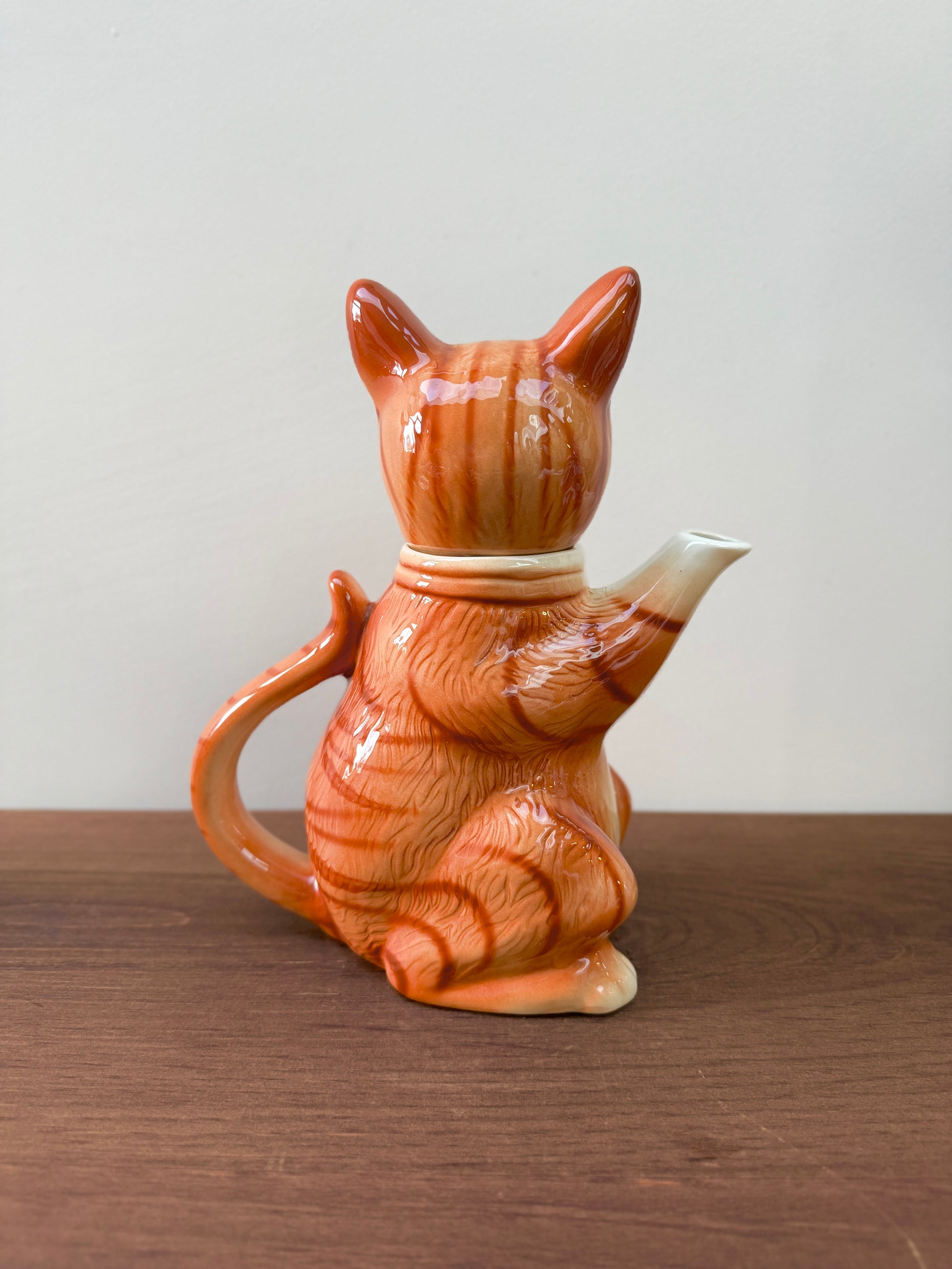 プッシーフット　猫のティーポット