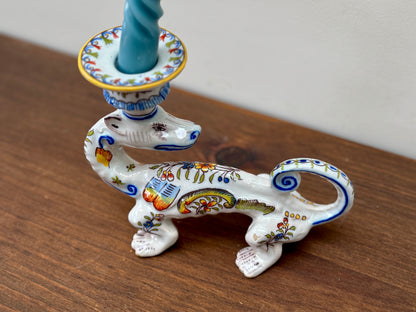 Fourmaintraux 社のファイアンス焼、ドラゴンのキャンドル ホルダー: デヴル、フランス、1900年頃