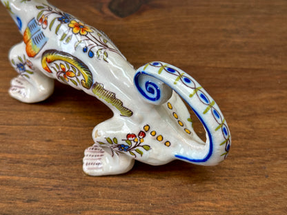 Fourmaintraux 社のファイアンス焼、ドラゴンのキャンドル ホルダー: デヴル、フランス、1900年頃