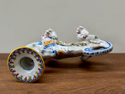 Fourmaintraux 社のファイアンス焼、ドラゴンのキャンドル ホルダー: デヴル、フランス、1900年頃