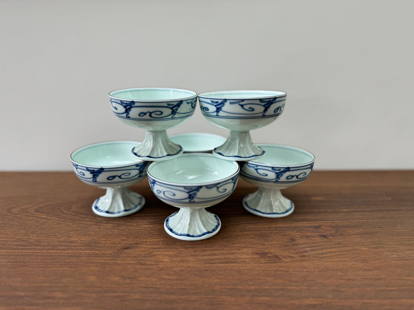 【フロム・ジャパン】Vintage Japanese Aritayaki ‘Tengu’ Footed Bowls – Set of 6