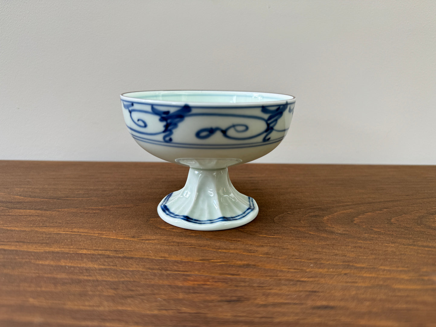 【フロム・ジャパン】Vintage Japanese Aritayaki ‘Tengu’ Footed Bowls – Set of 6