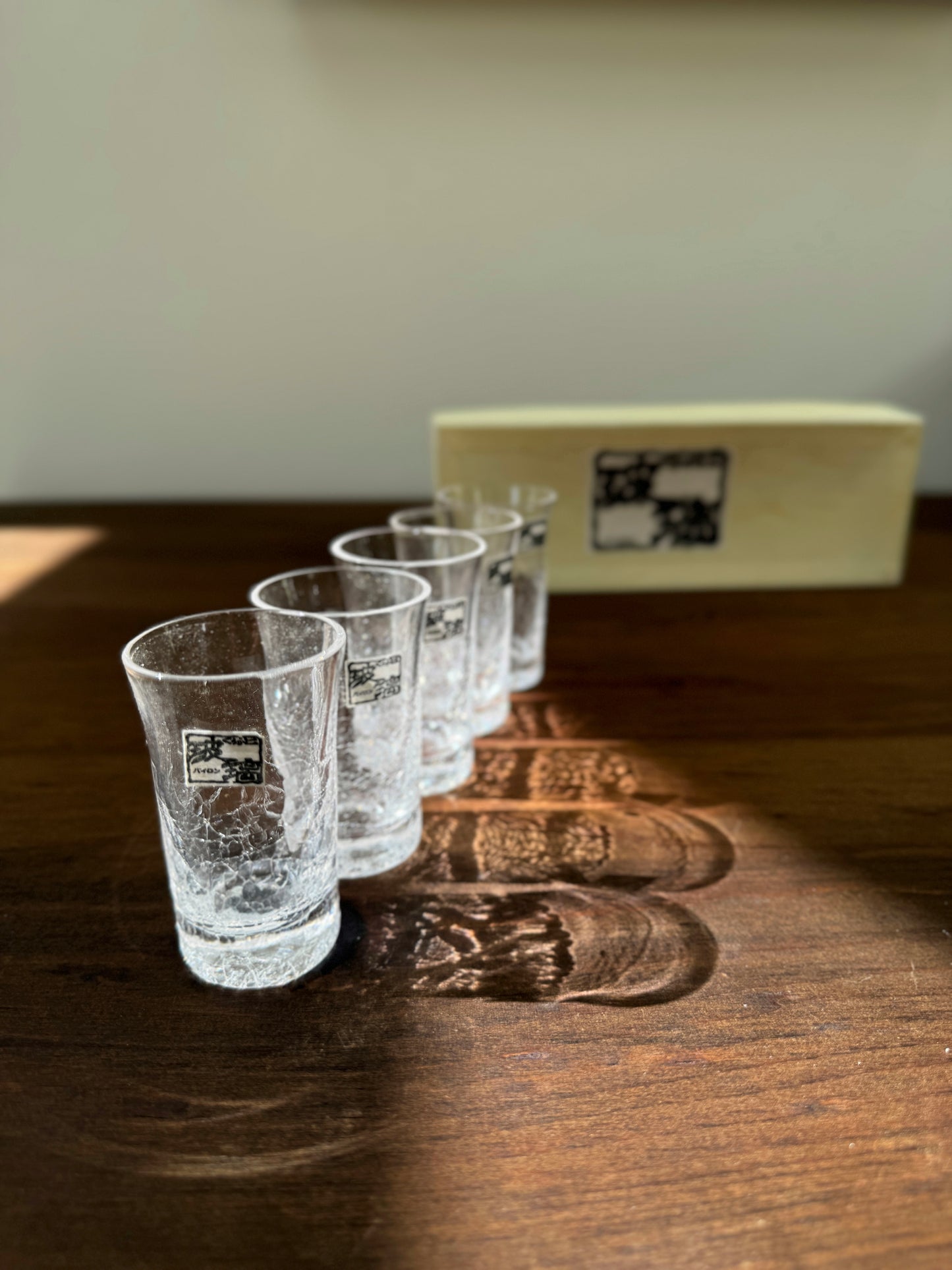 【フロム・ジャパン】Vintage Crackle Sake/Shot Glasses by Hirota Glass ‘Byron’ – Set of 5 with Original Box