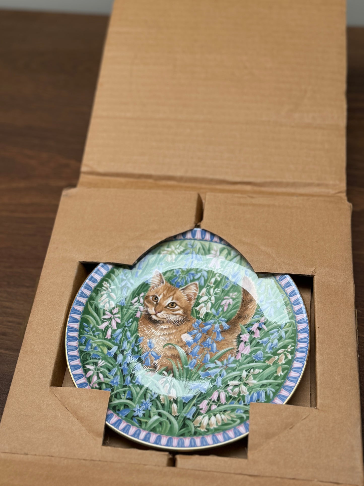 Aynsley ‘Meet My Kittens’ Plate by Lesley Anne Ivory - March - Spiro, 1990