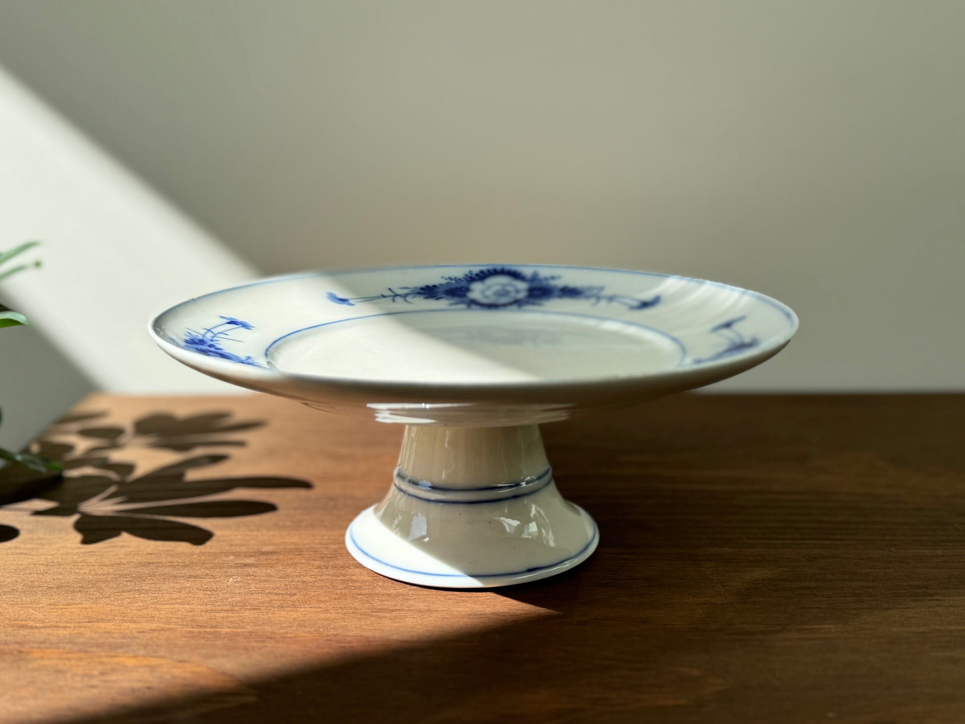 blue floral tooted cakestand