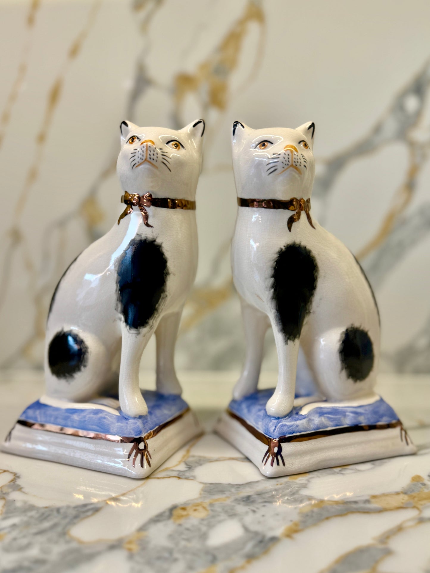 Pair of Staffordshire Cats on Cushions (Large) by William Kent, c.1940s - 1950s | Light Blue Cushions