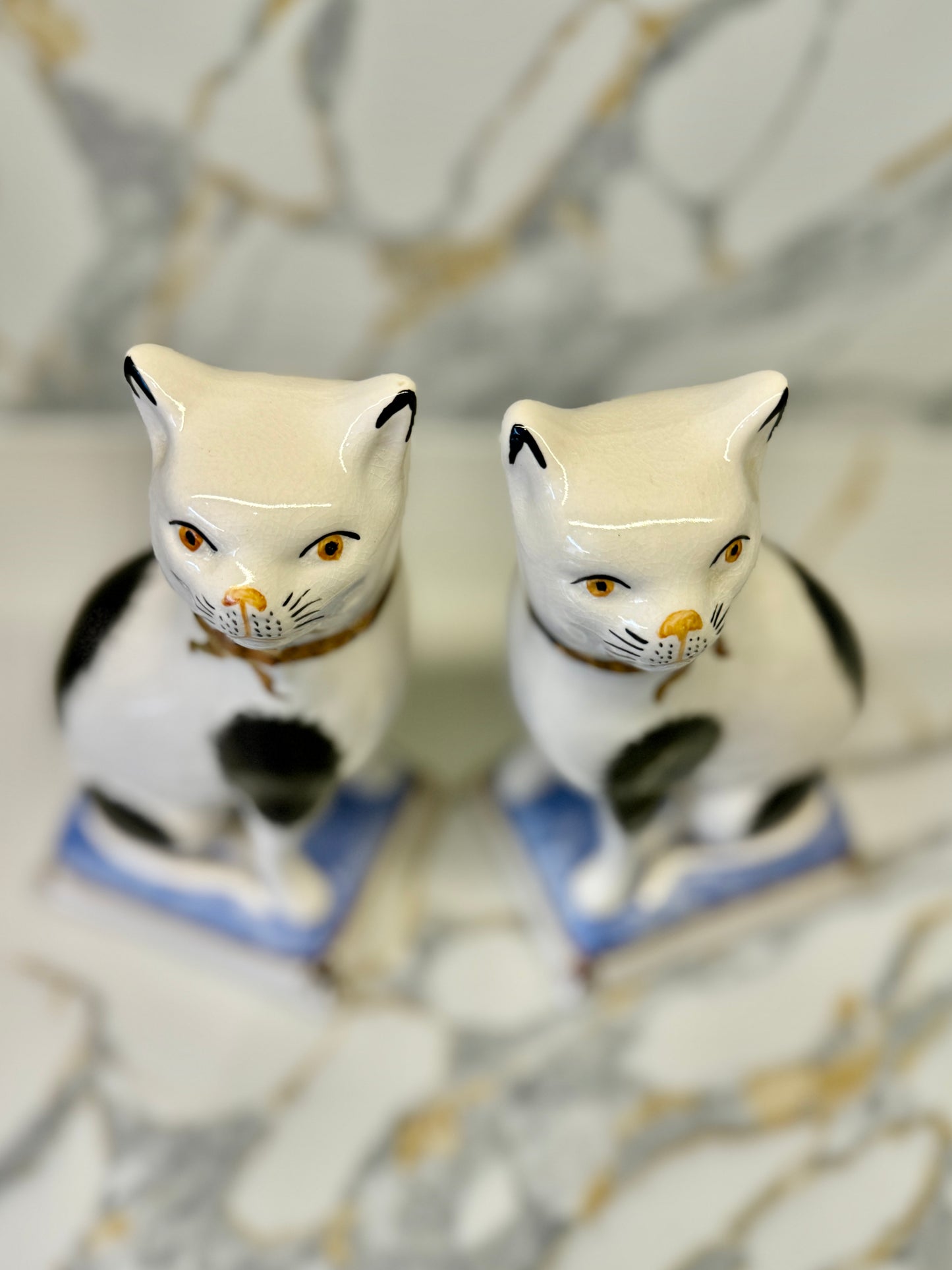 Pair of Staffordshire Cats on Cushions (Large) by William Kent, c.1940s - 1950s | Light Blue Cushions