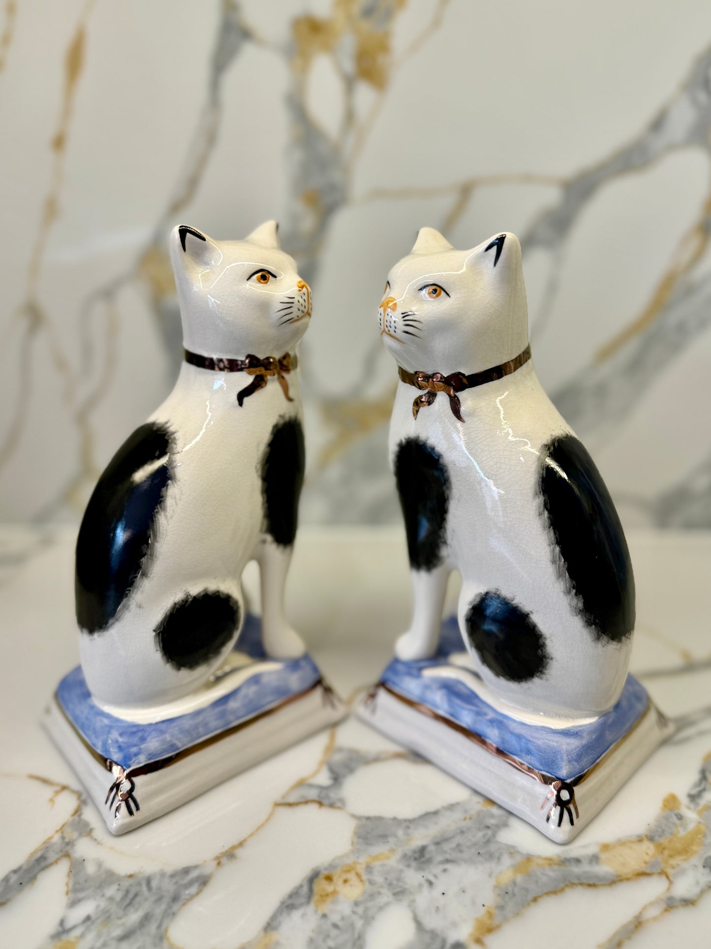 Pair of Staffordshire Cats on Cushions (Large) by William Kent, c.1940s - 1950s | Light Blue Cushions