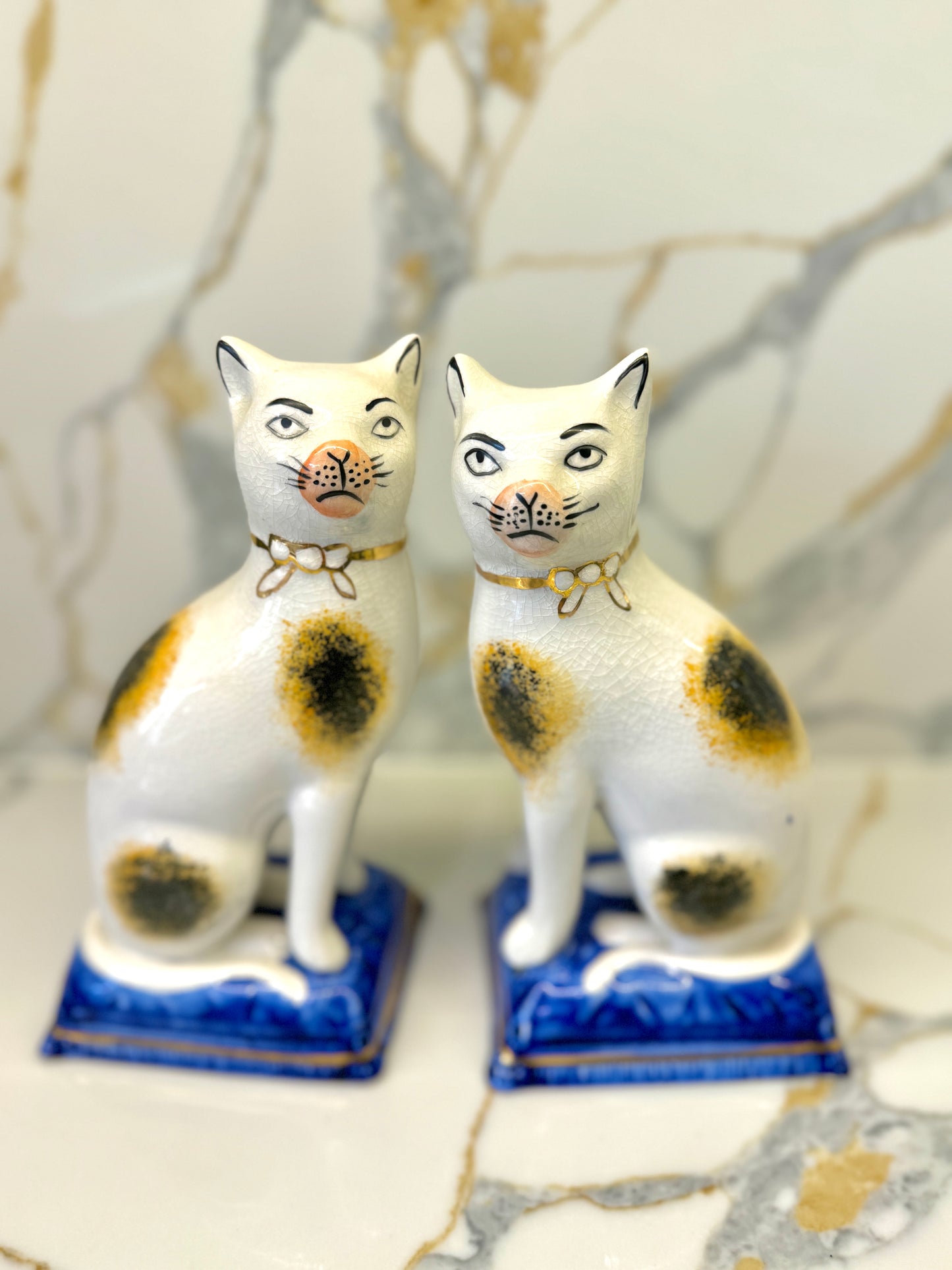 Victorian-Style Staffordshire Cats (Large,18.5cm) with Eyebrows, Sponge Painted Pattern