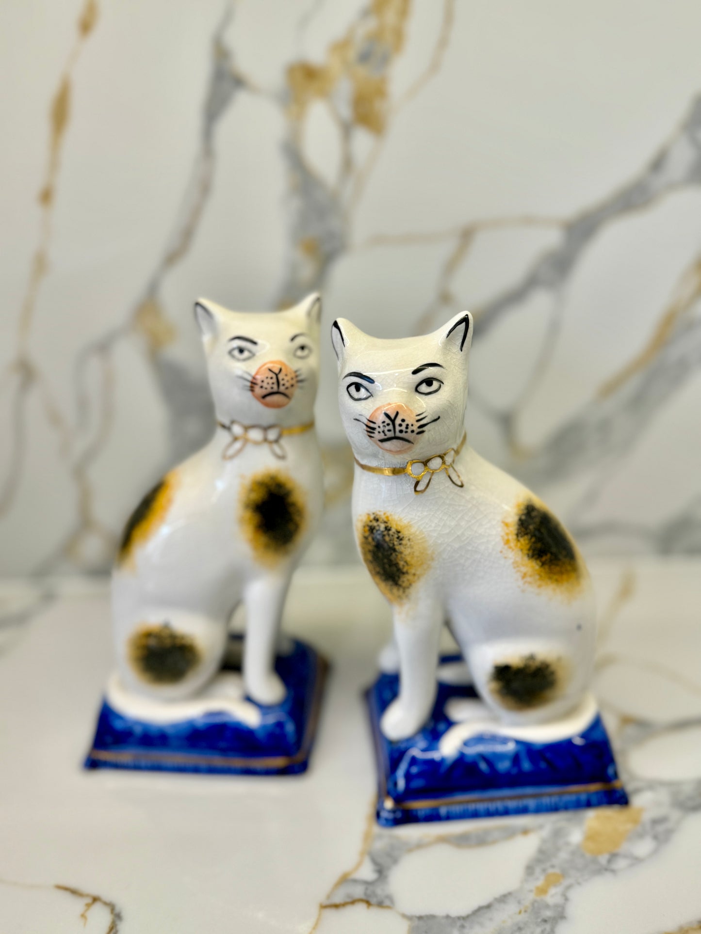 Victorian-Style Staffordshire Cats (Large,18.5cm) with Eyebrows, Sponge Painted Pattern