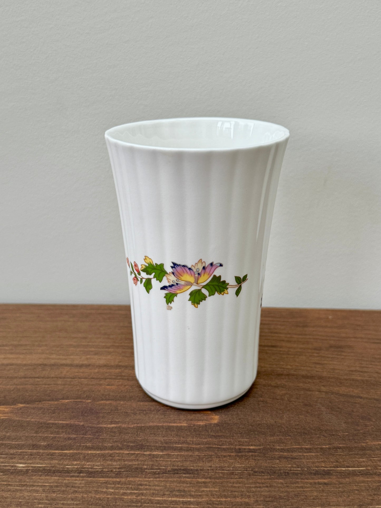 Vintage Aynsley 'Cottage Garden' - Fluted Tumble