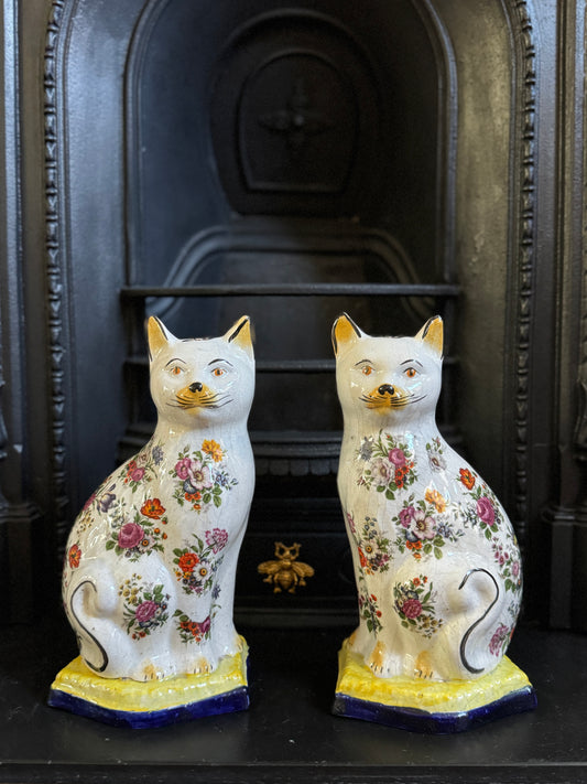 アンティーク、花柄スタッフォードシャーキャット（ペア）｜19世紀後期〜20世紀初期頃