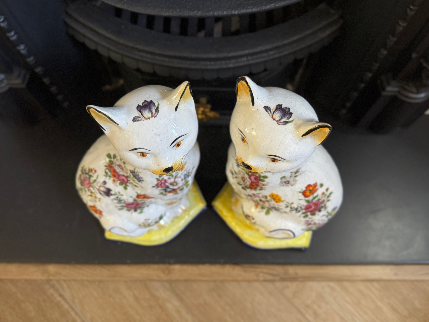 アンティーク、花柄スタッフォードシャーキャット（ペア）｜19世紀後期〜20世紀初期頃