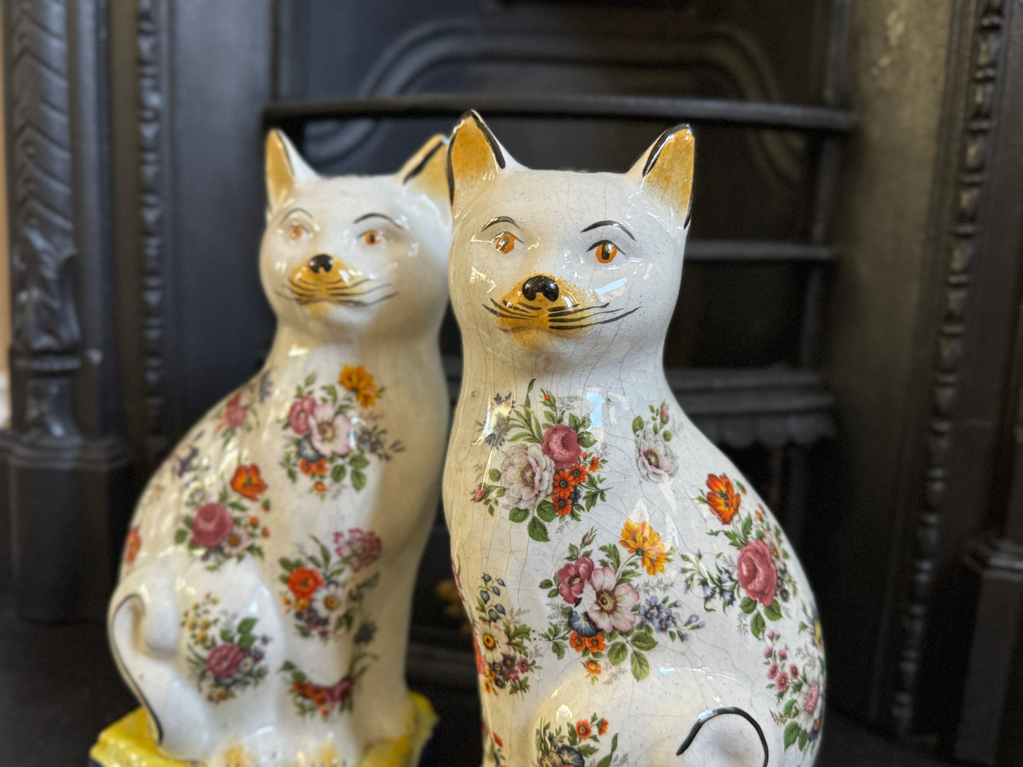 アンティーク、花柄スタッフォードシャーキャット（ペア）｜19世紀後期〜20世紀初期頃