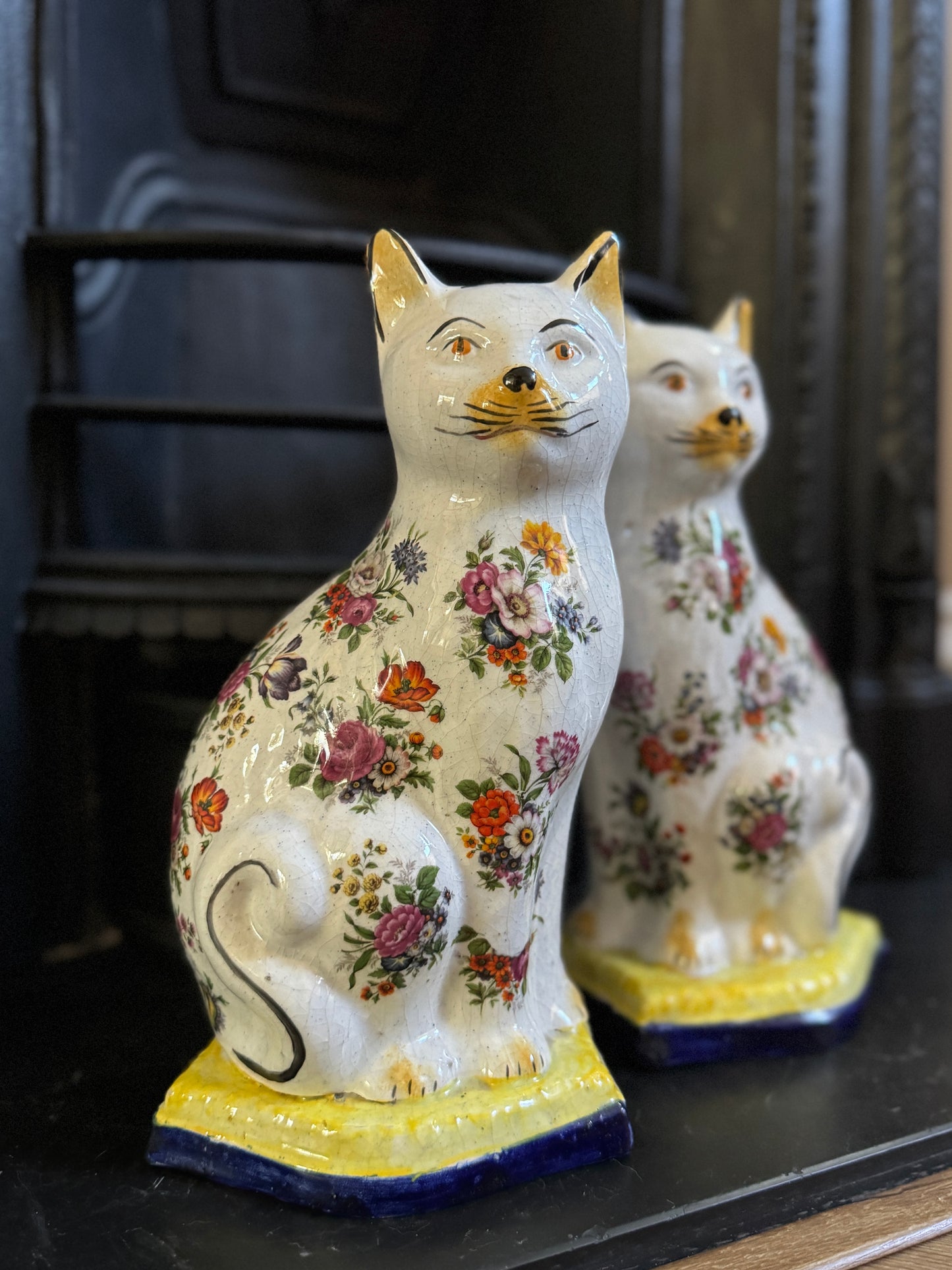 アンティーク、花柄スタッフォードシャーキャット（ペア）｜19世紀後期〜20世紀初期頃