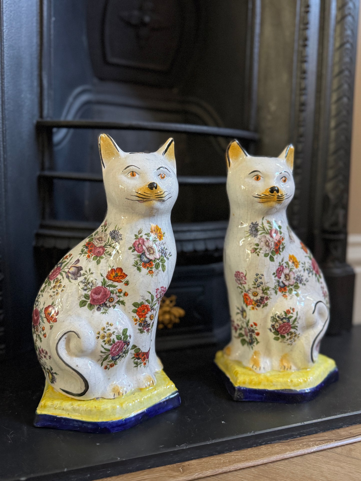 アンティーク、花柄スタッフォードシャーキャット（ペア）｜19世紀後期〜20世紀初期頃