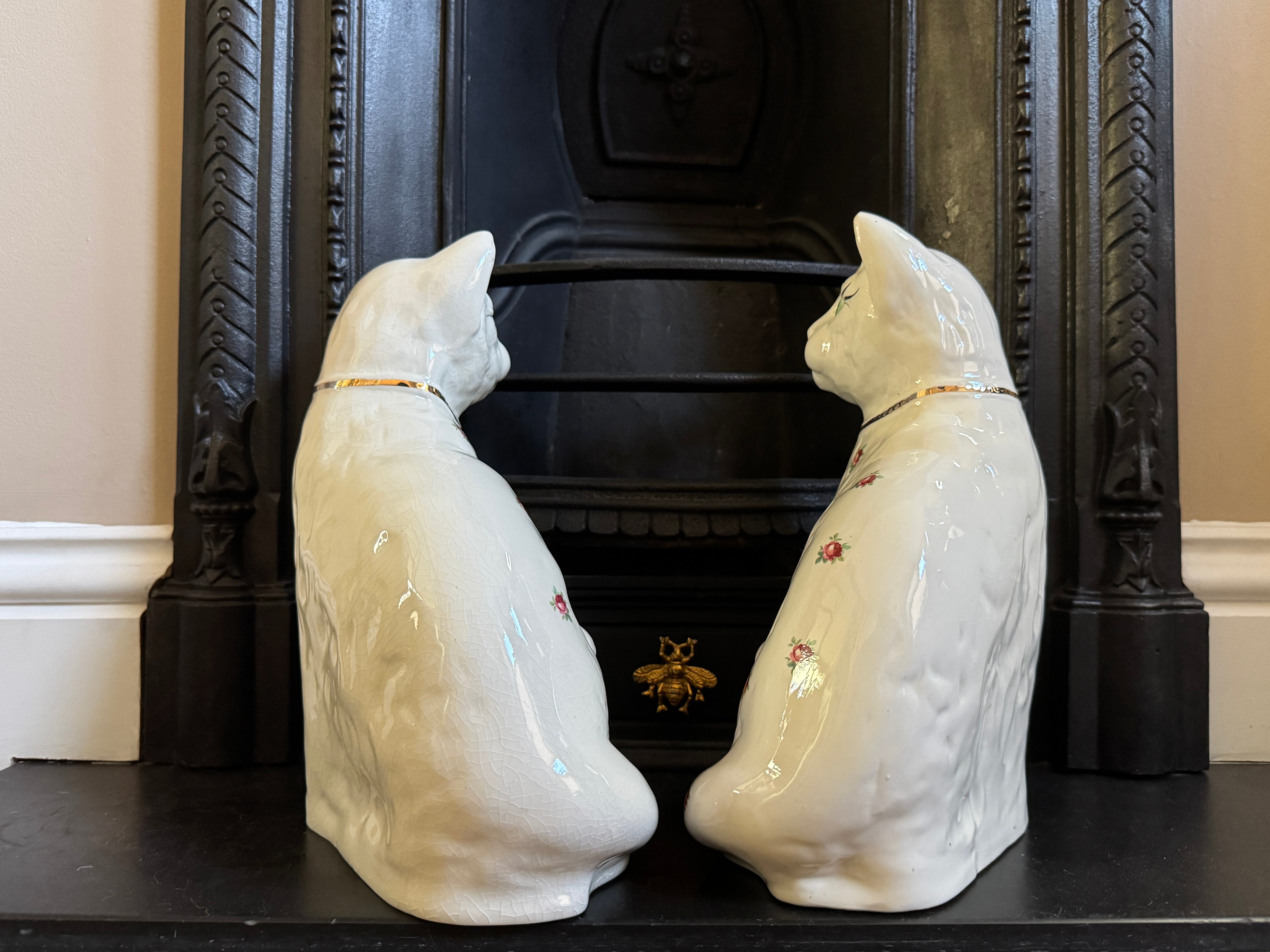 アーサーウッドの猫ちゃん♡左右ペアスタッフォードシャー Mid-Century Arthur Wood Staffordshire Cats with Rose Motif (Pair