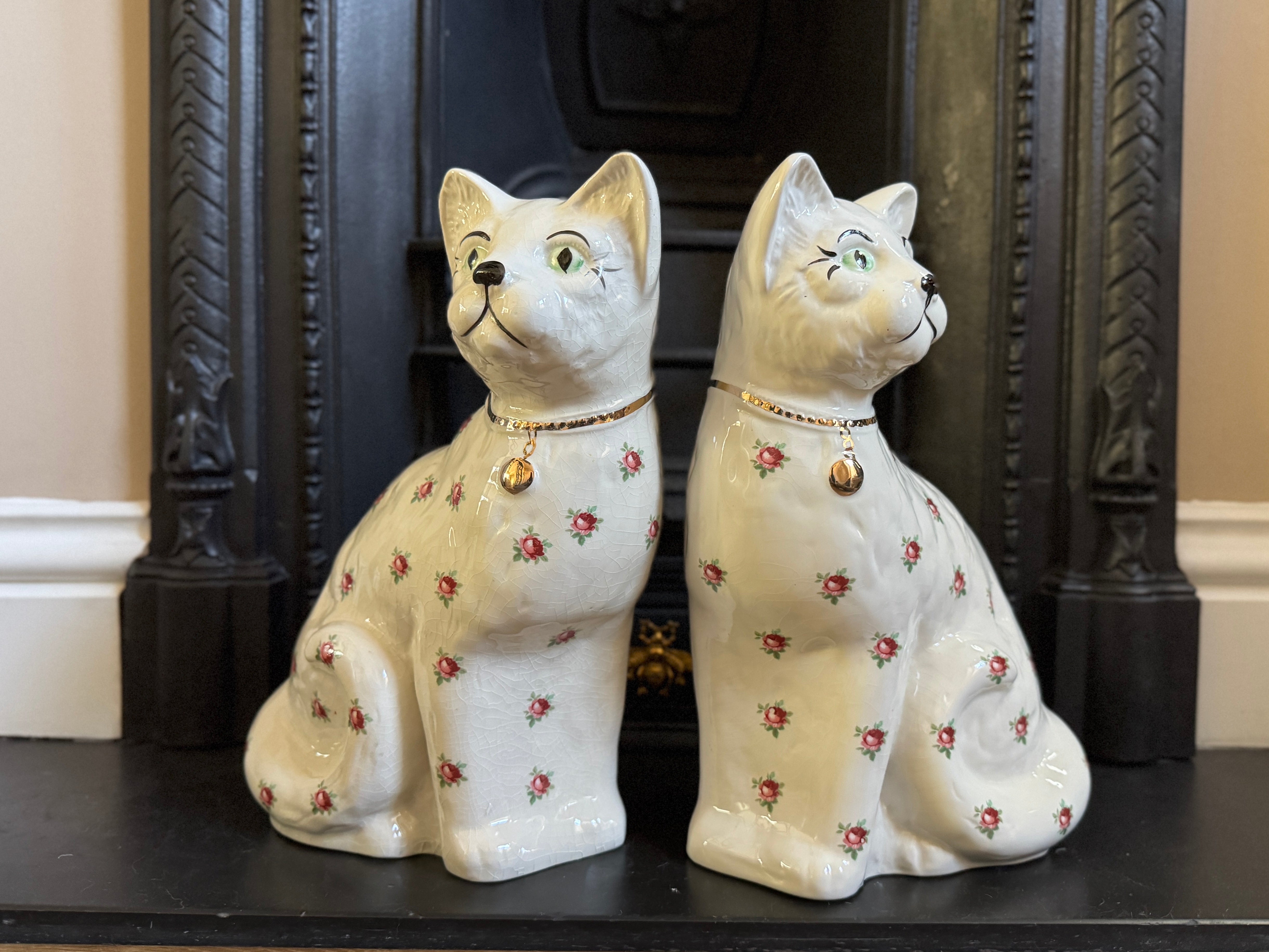 アーサーウッドの猫ちゃん♡左右ペアスタッフォードシャー Mid-Century Arthur Wood Staffordshire Cats with Rose Motif (Pair