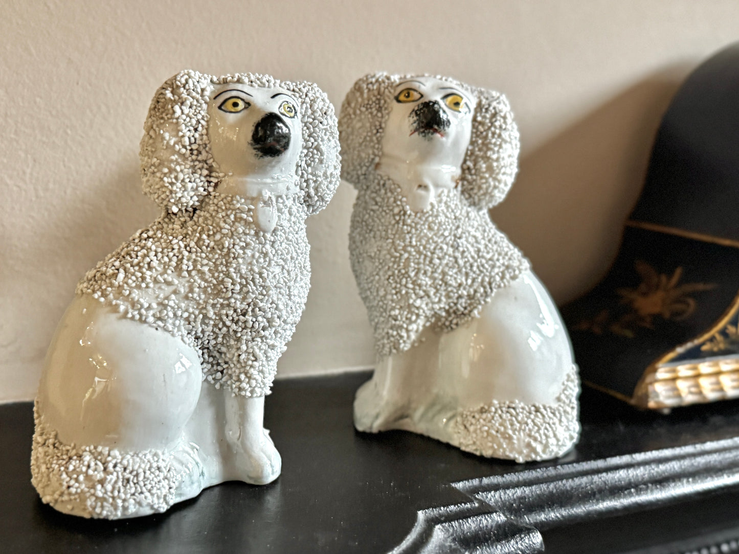 ヴィクトリア時代、スタッフォードシャードッグ・プードル（ペア）｜高さ約11cm