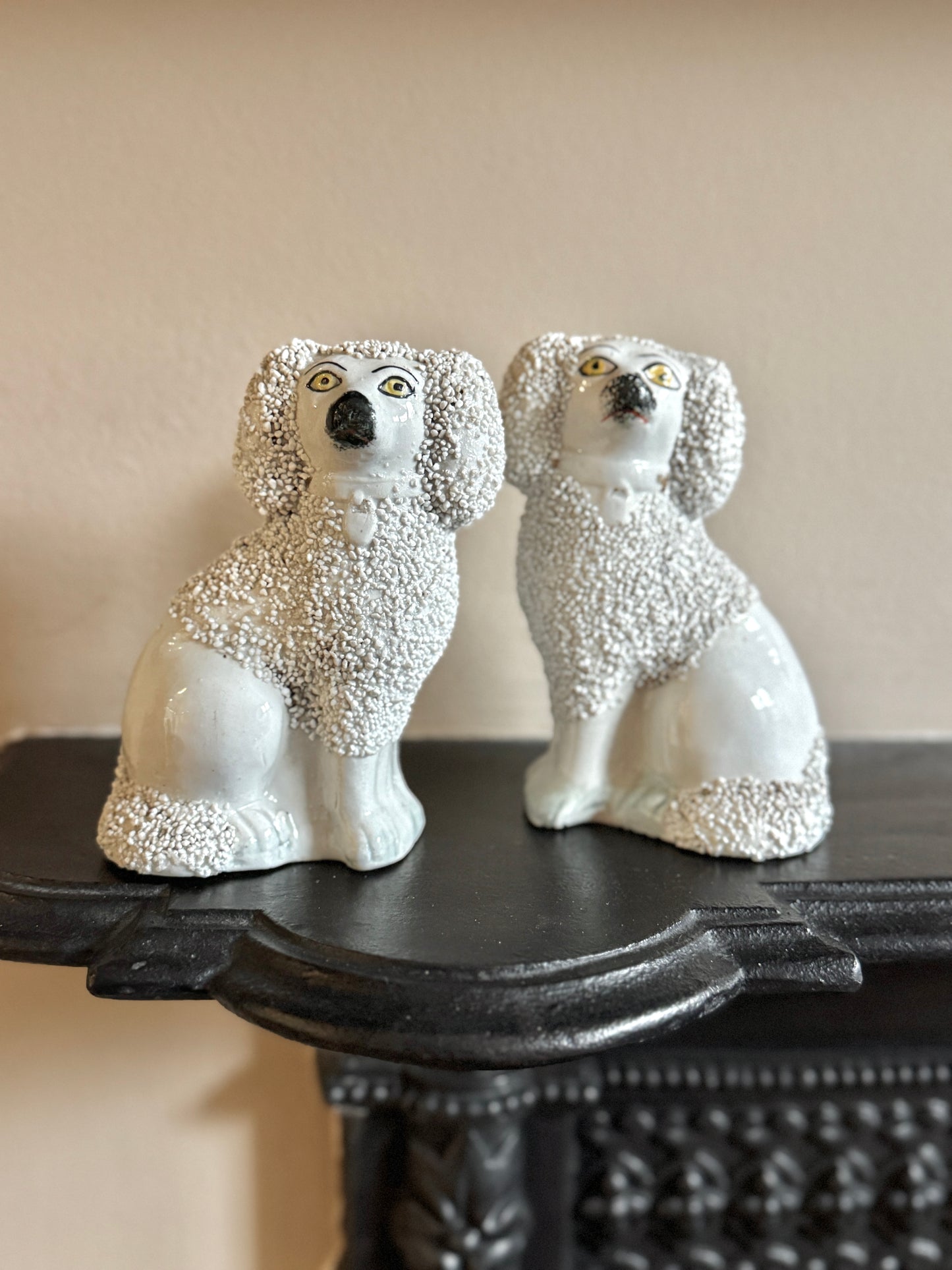 ヴィクトリア時代、スタッフォードシャードッグ・プードル（ペア）｜高さ約11cm