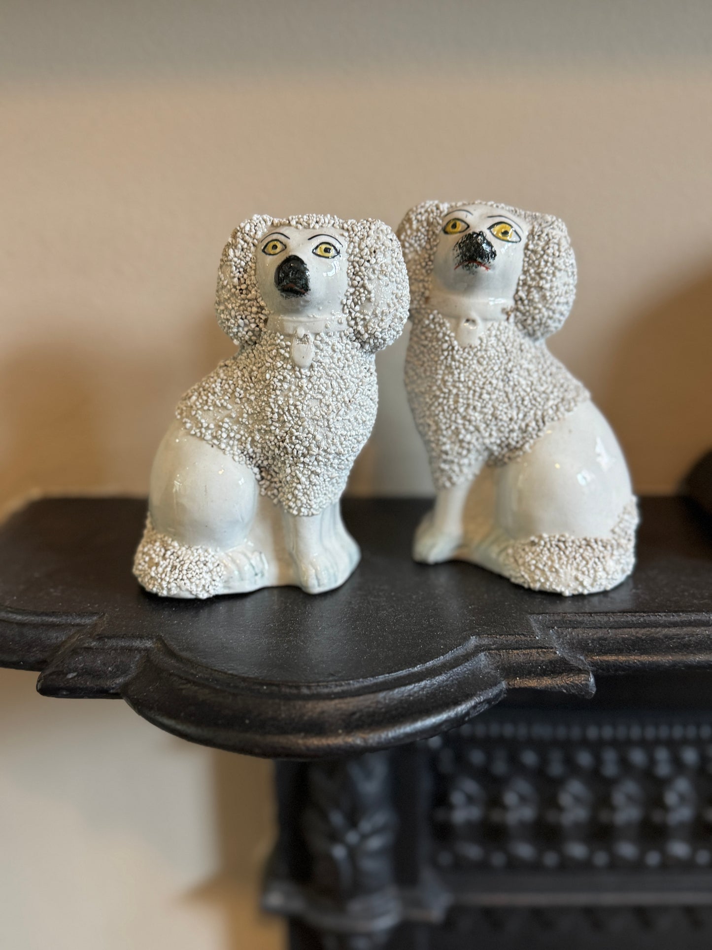 ヴィクトリア時代、スタッフォードシャードッグ・プードル（ペア）｜高さ約11cm