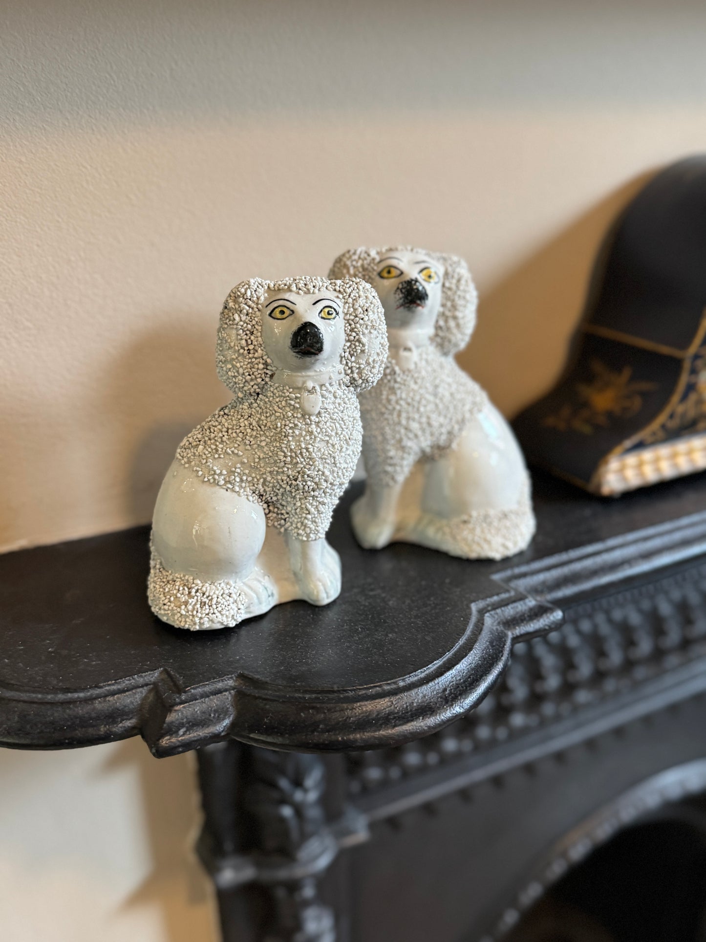 ヴィクトリア時代、スタッフォードシャードッグ・プードル（ペア）｜高さ約11cm