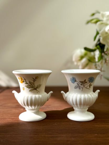ウェッジウッド ミニチュア壺型花瓶 2点セット｜ボーンチャイナ｜イギリス製｜ヴィンテージフラワーオーナメント