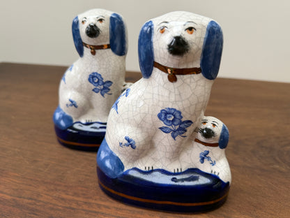 ヴィンテージ、スタッフォードシャードッグ、母犬と子犬｜青い花柄｜1940〜1950年代頃