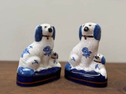 ヴィンテージ、スタッフォードシャードッグ、母犬と子犬｜青い花柄｜1940〜1950年代頃